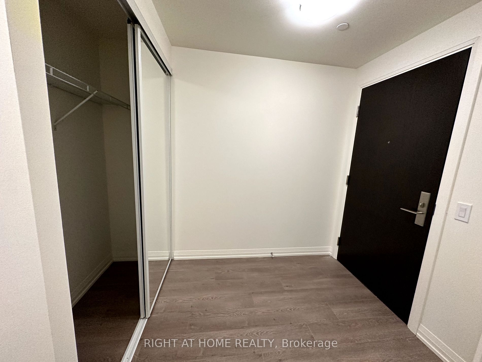 9000 Jane St 1815