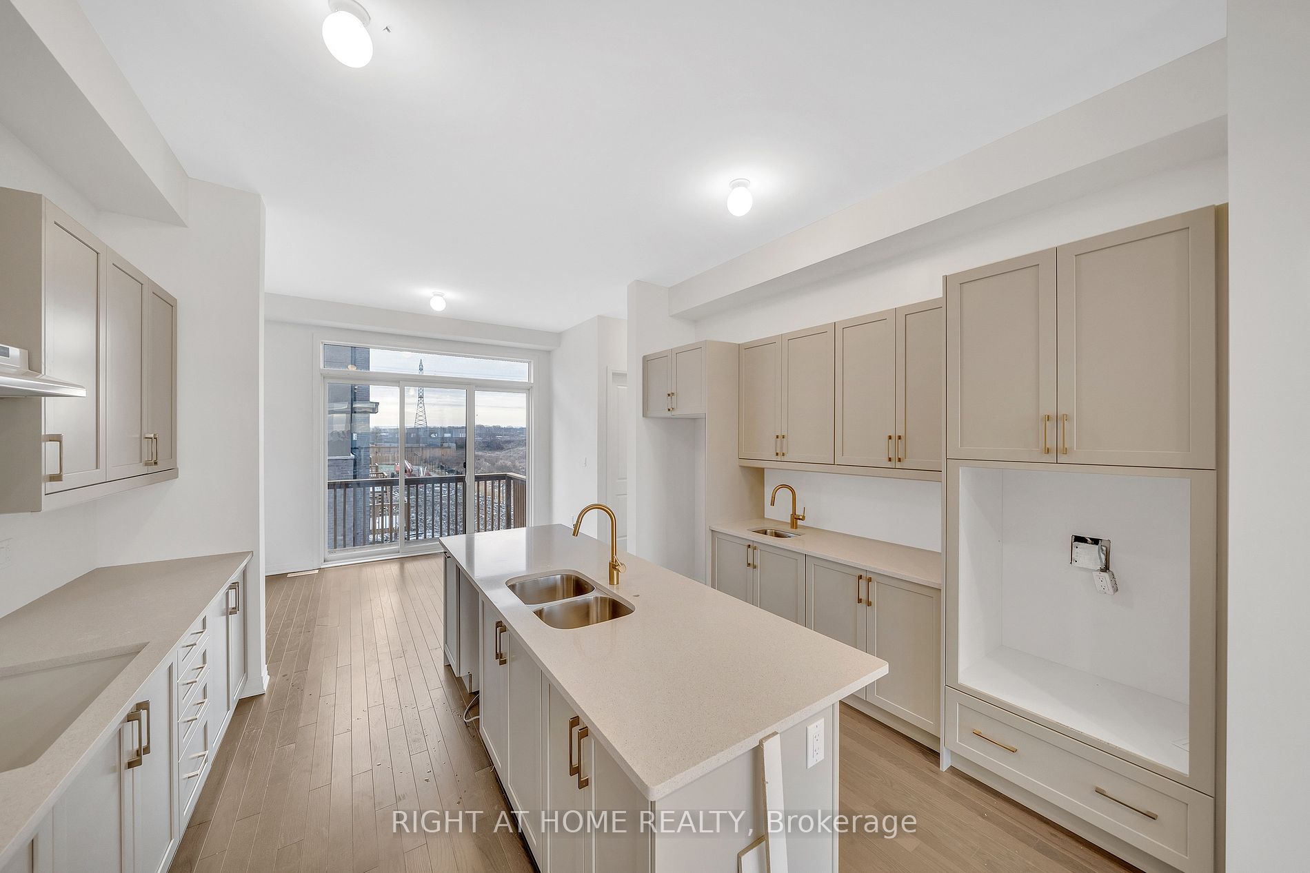 275 Port Darlington Rd