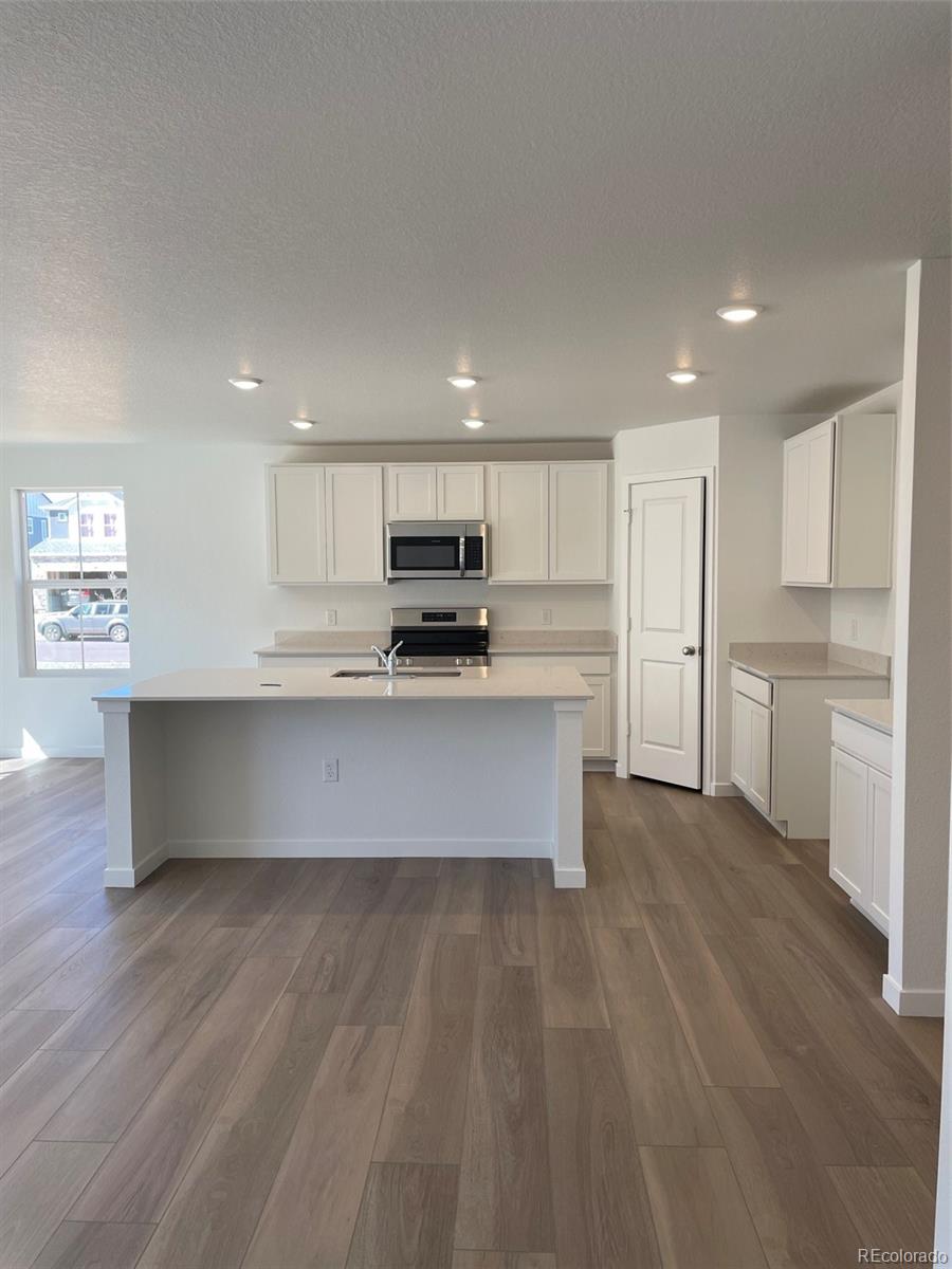 21966 E 39th Place