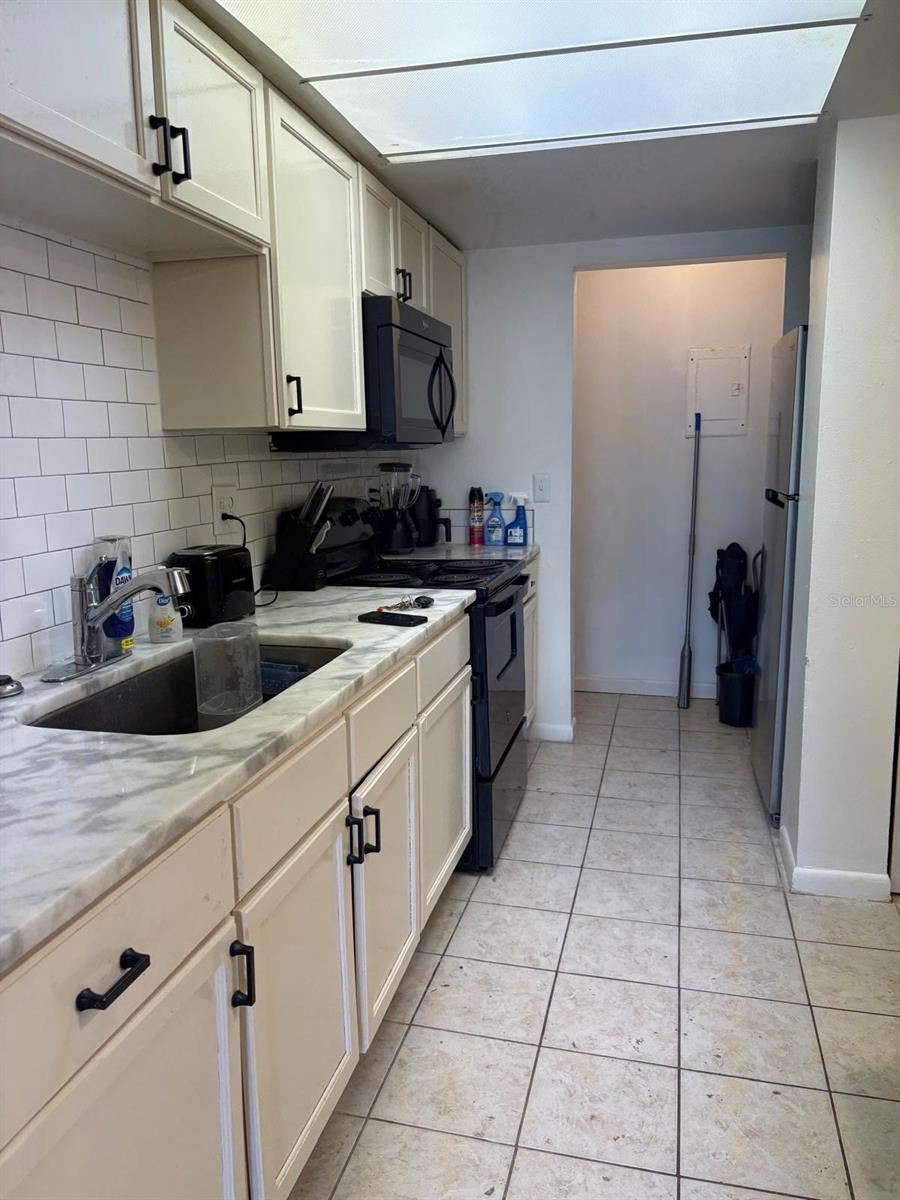 5861 La Costa Drive 115