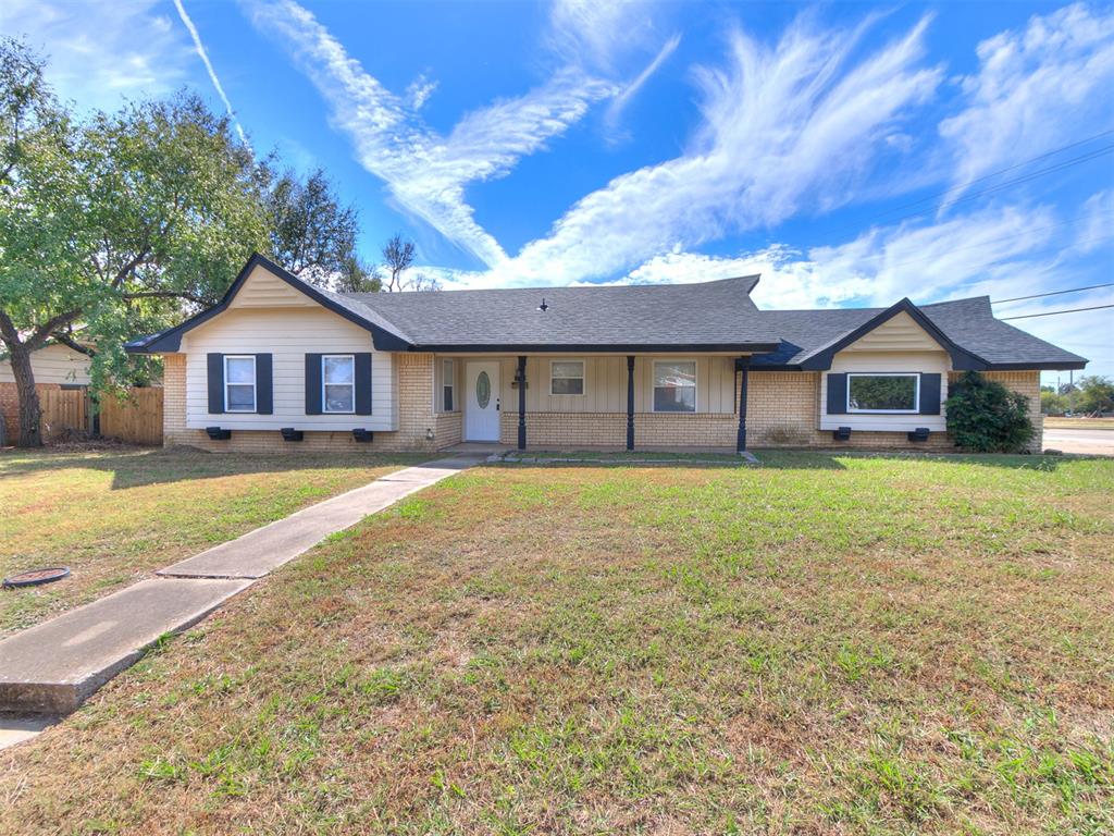 Welcome to this beautifully maintained single-family home in the heart of Moore, offering 3 spacious bedrooms, 2 full bathrooms, and a layout perfect for comfortable living. Step inside to find no carpet throughout—just clean, modern flooring that’s easy to maintain. The brand-new roof (2025) adds peace of mind and long-term value. Dishwasher 2025 along with many other new fixtures and updates, like brand new paint throughout!
Enjoy the oversized backyard, ideal for entertaining, gardening, or creating your dream outdoor oasis. Whether you're hosting a BBQ or letting pets and kids play, there's room for it all.
Located in a highly convenient area, you’re just minutes from shopping, dining, schools, and easy highway access.
Don’t miss out on this move-in ready gem—schedule your showing today!