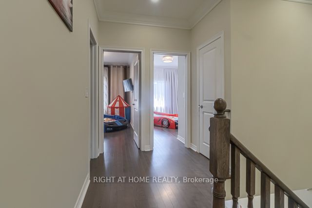 12 Laskin Dr
