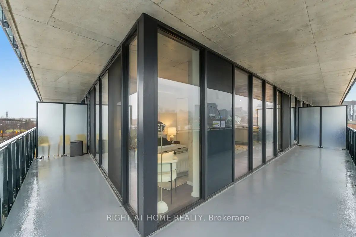 21 Lawren Harris Sq 413