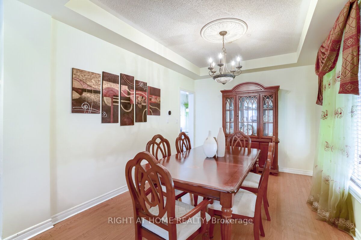 3020 Hawktail Cres L5M 6W3