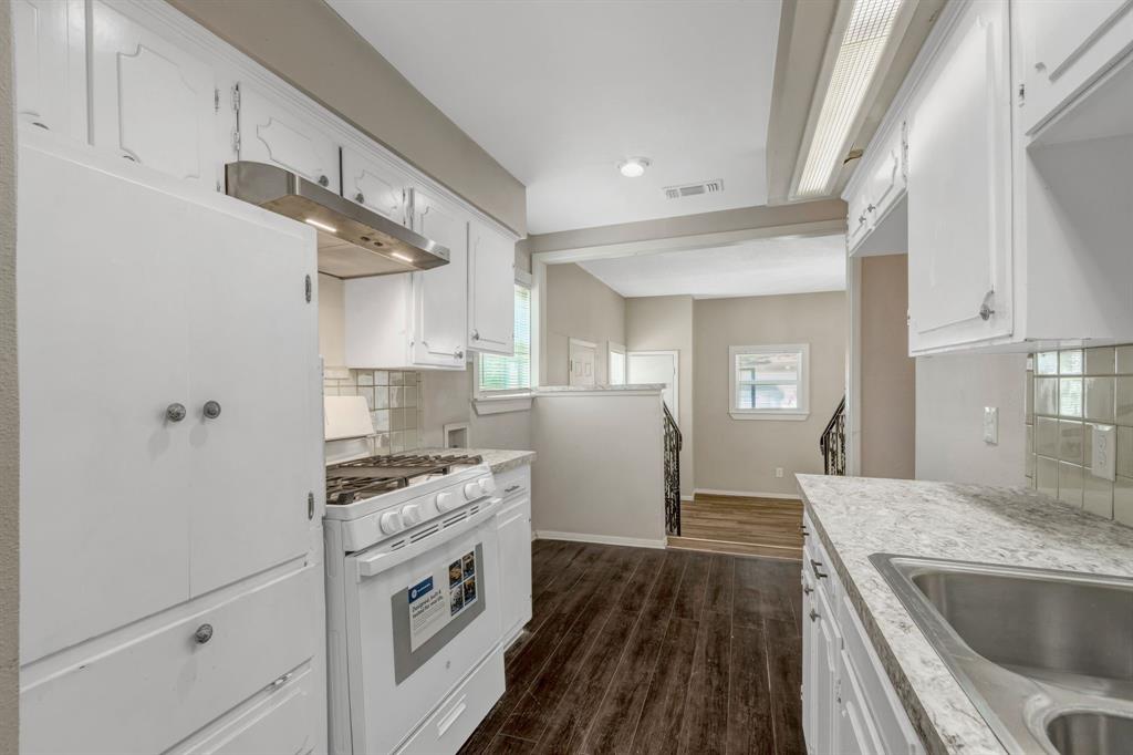 3119 Bertrand Avenue