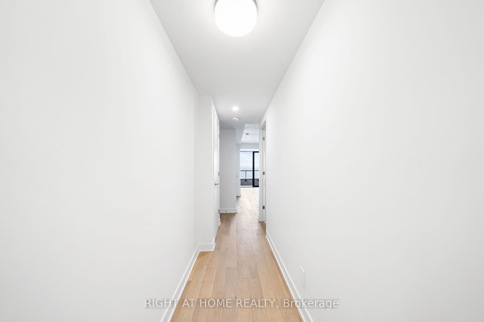 2720 Dundas St 520