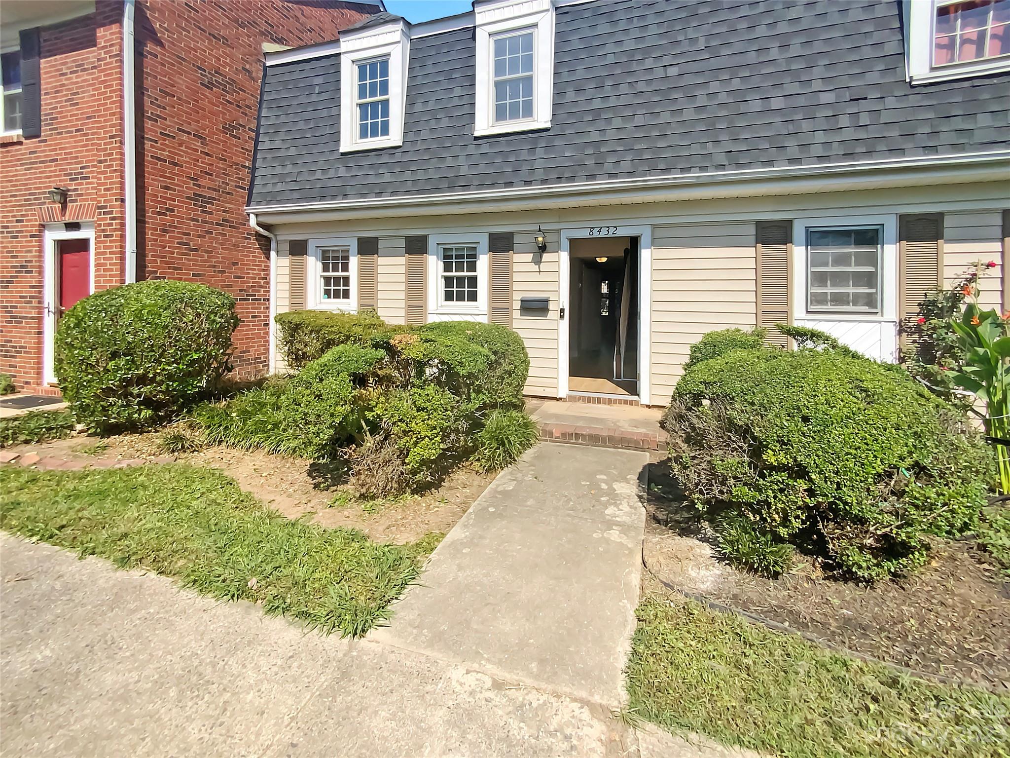 Charlotte North Carolina Residential for Sale at 8432 Knights Bridge