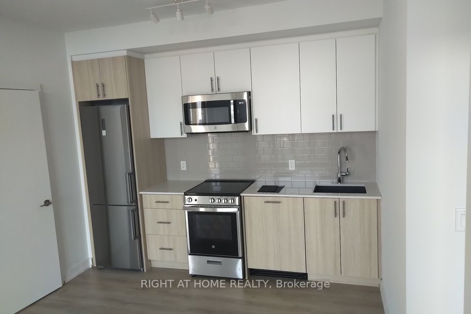 1195 The Queensway 810