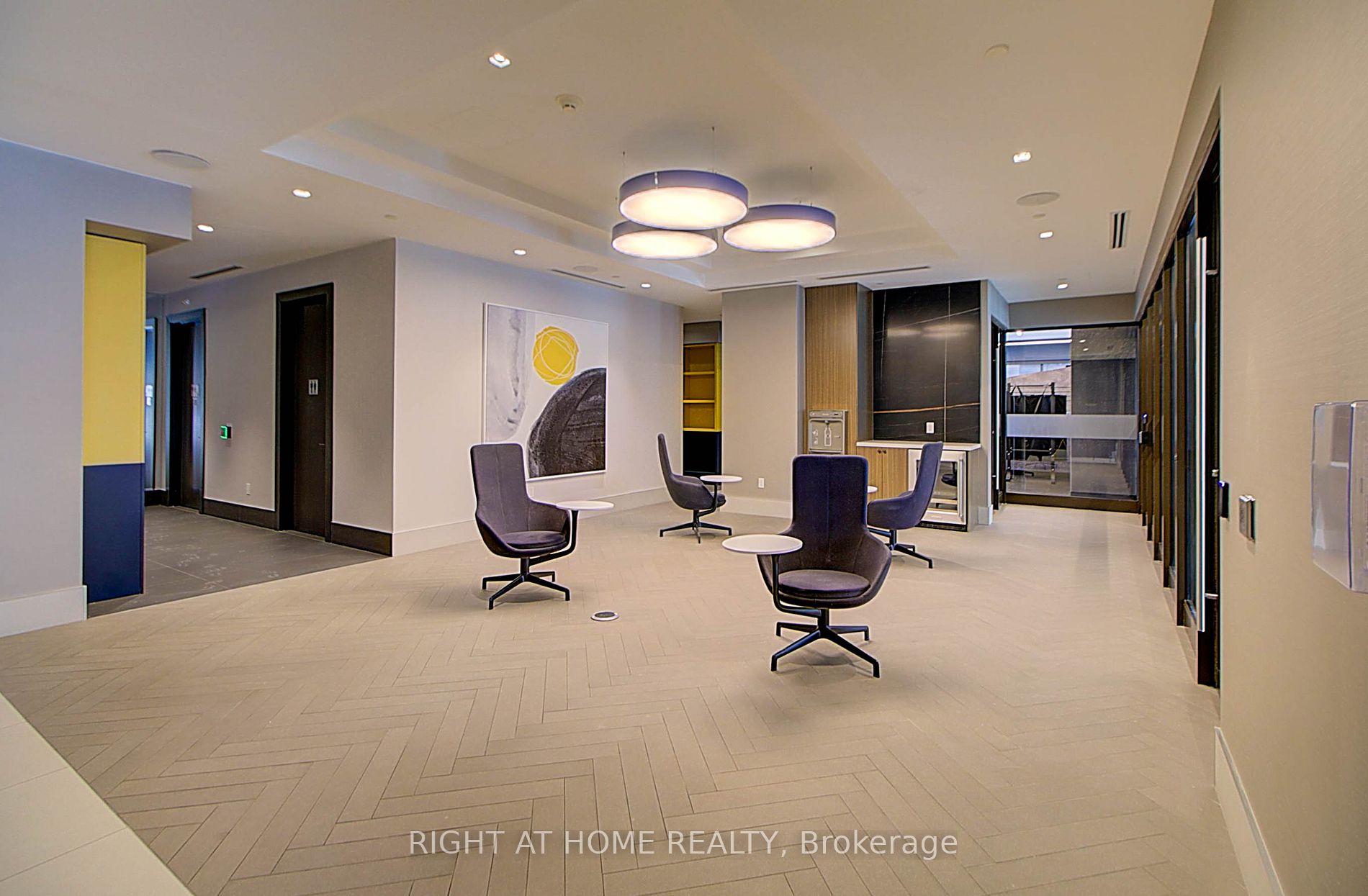 2550 N Simcoe St 2407