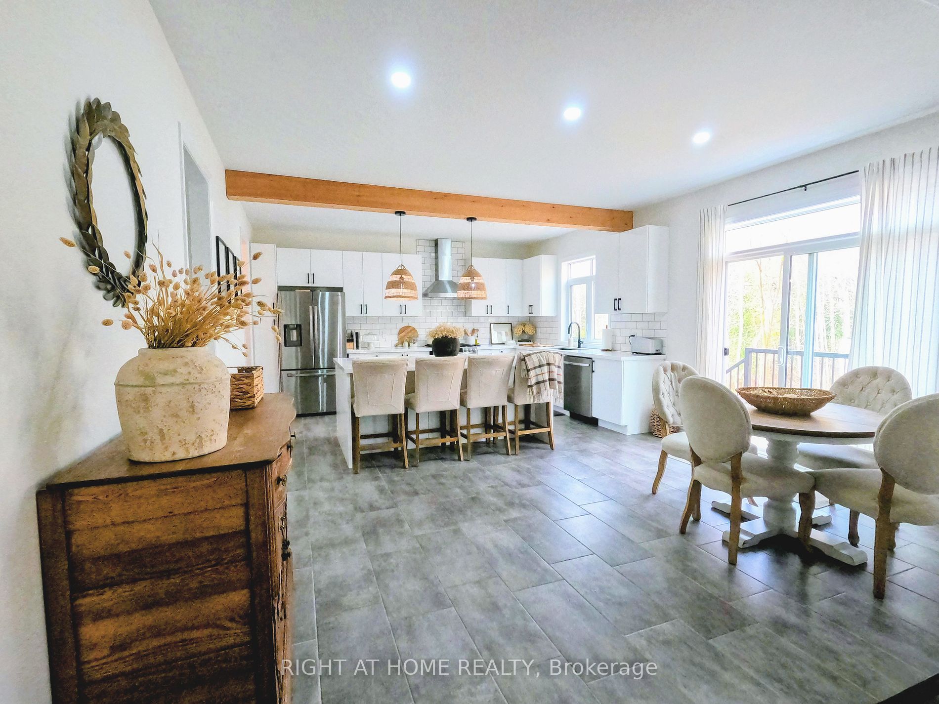 215 Roy Dr