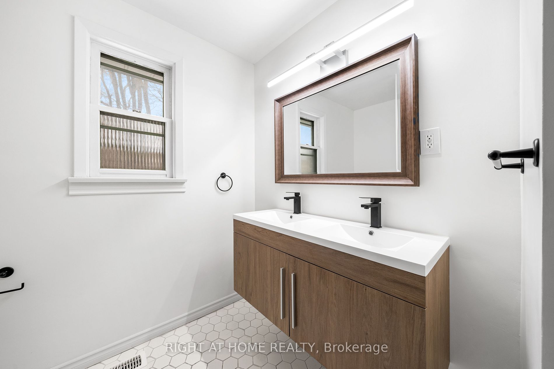 19 Waring Crt