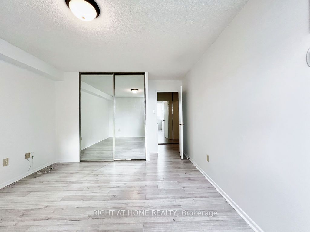 5 E Old Sheppard Ave 809