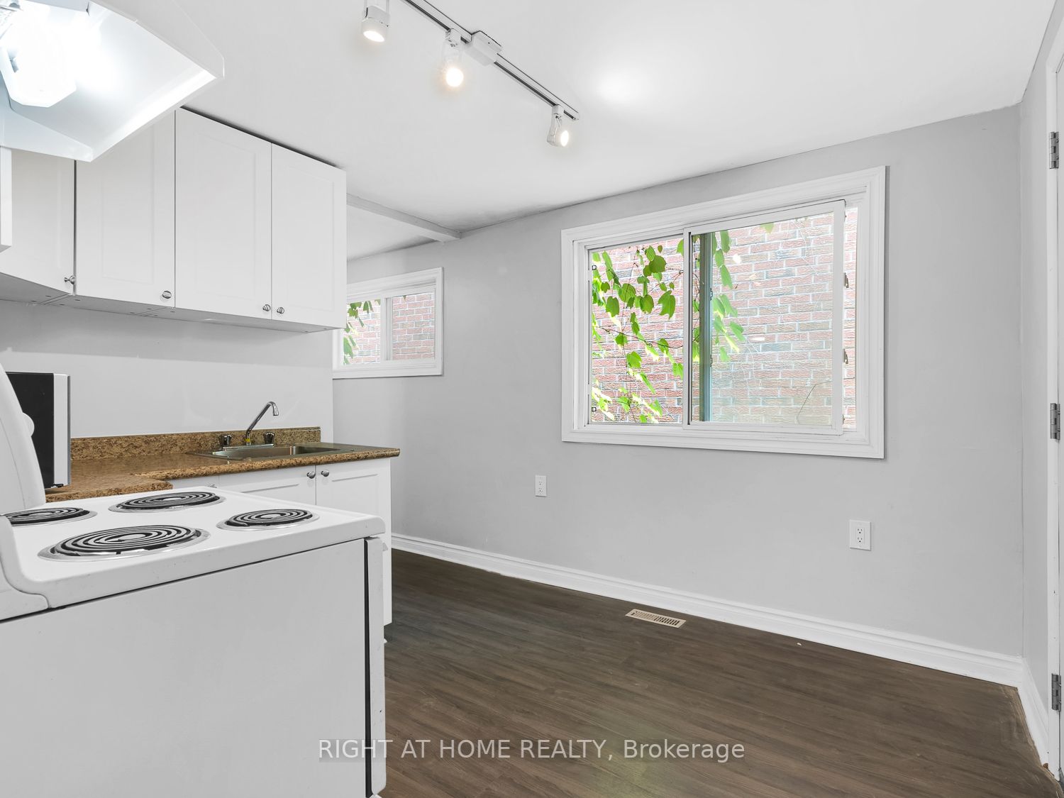 8 Birch Tree Cres