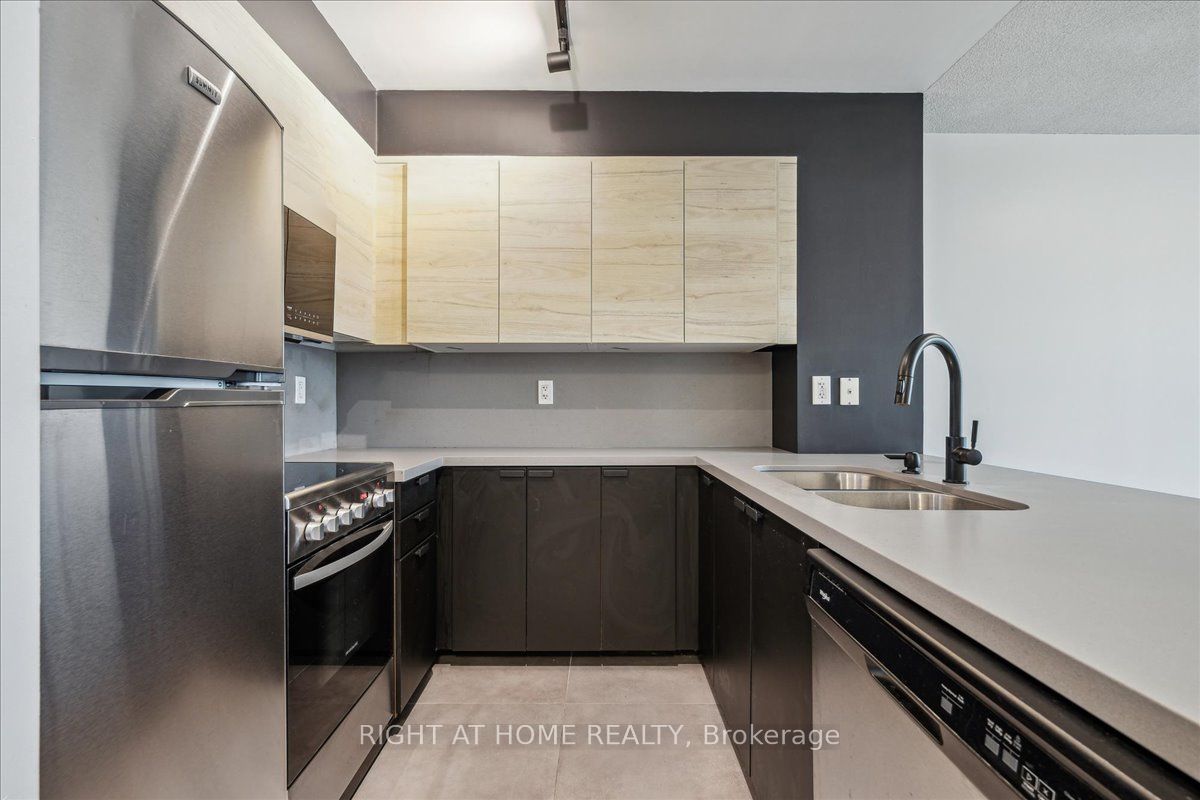 50 Lynn Williams St 812