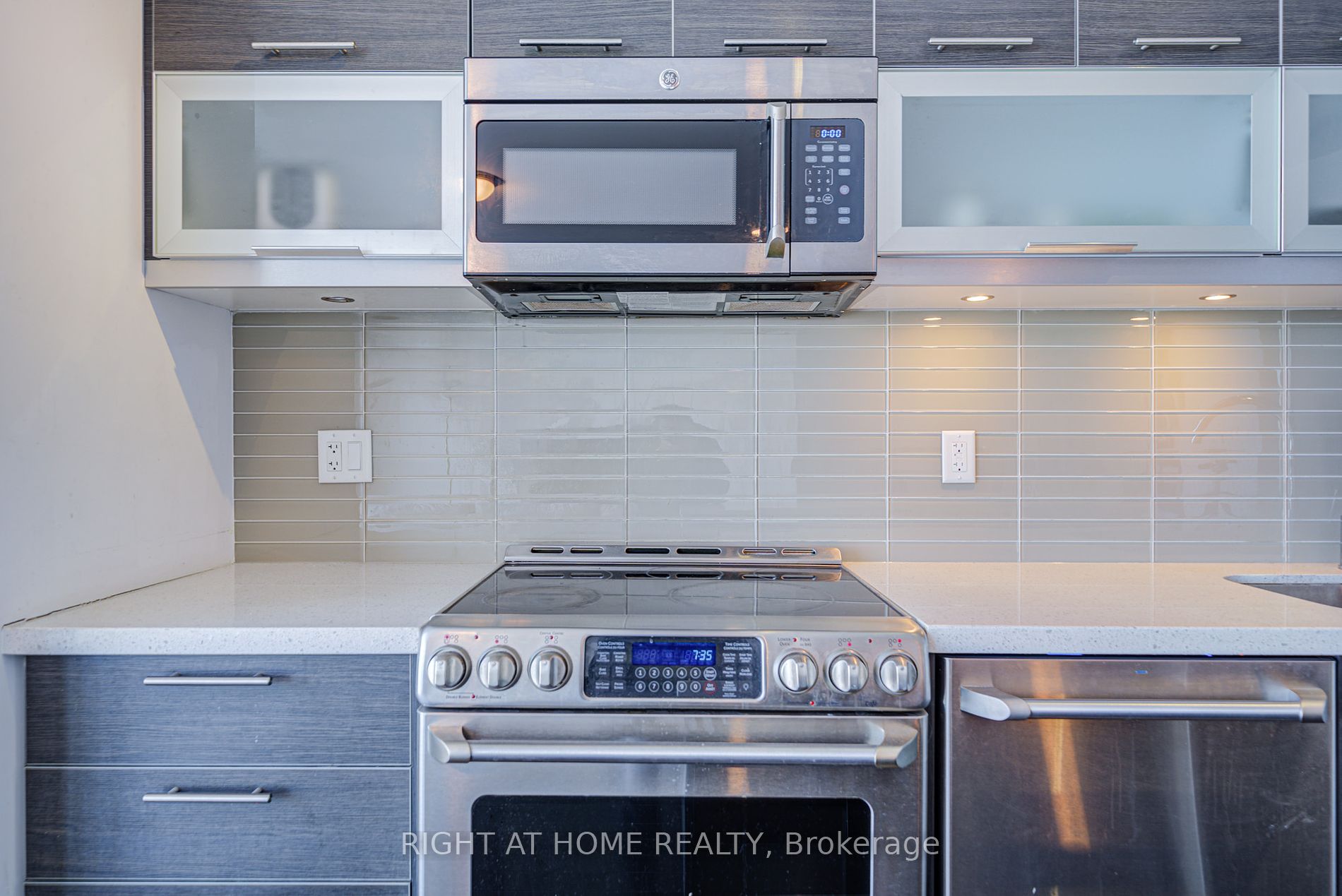 388 Yonge St 7405 B