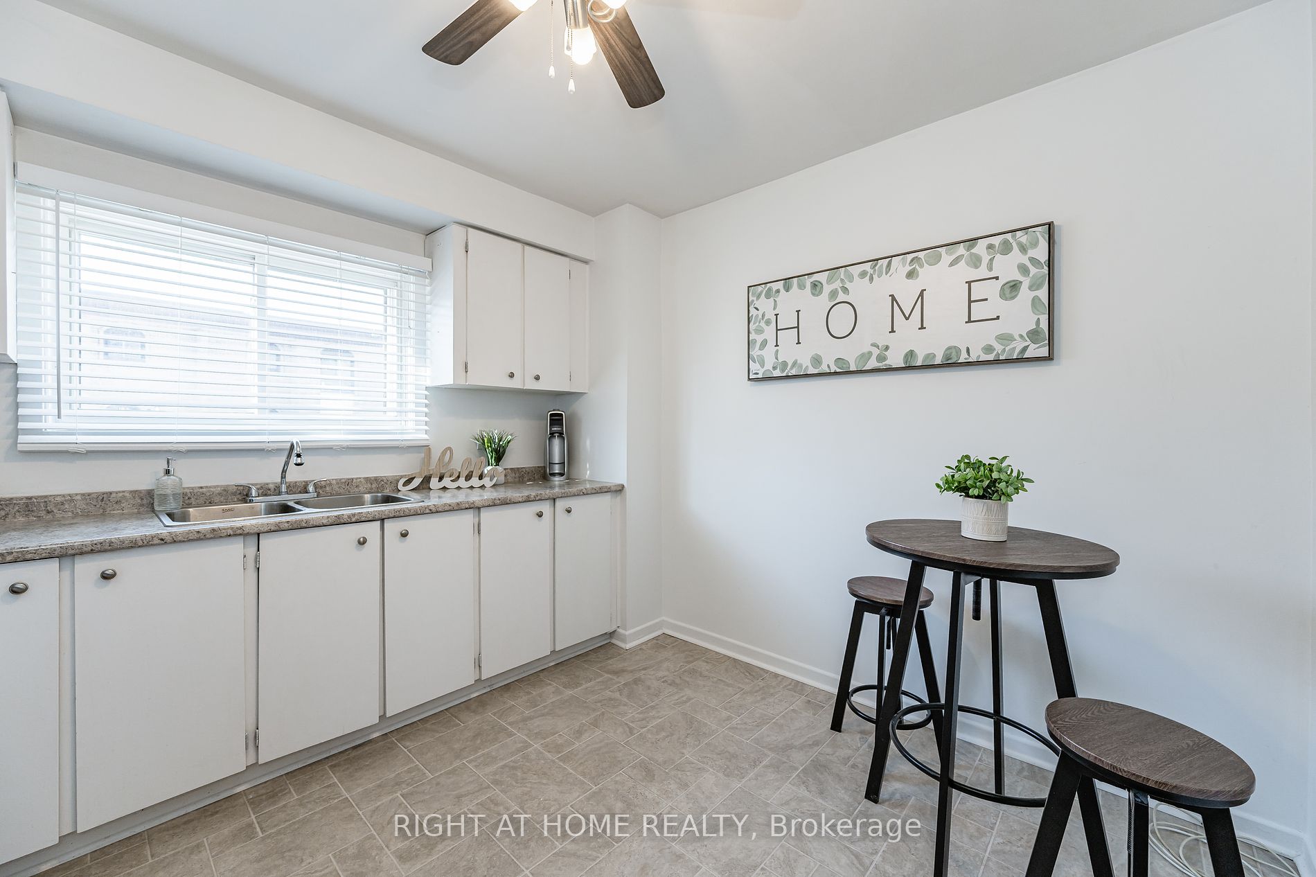 605 N Francis Rd 605