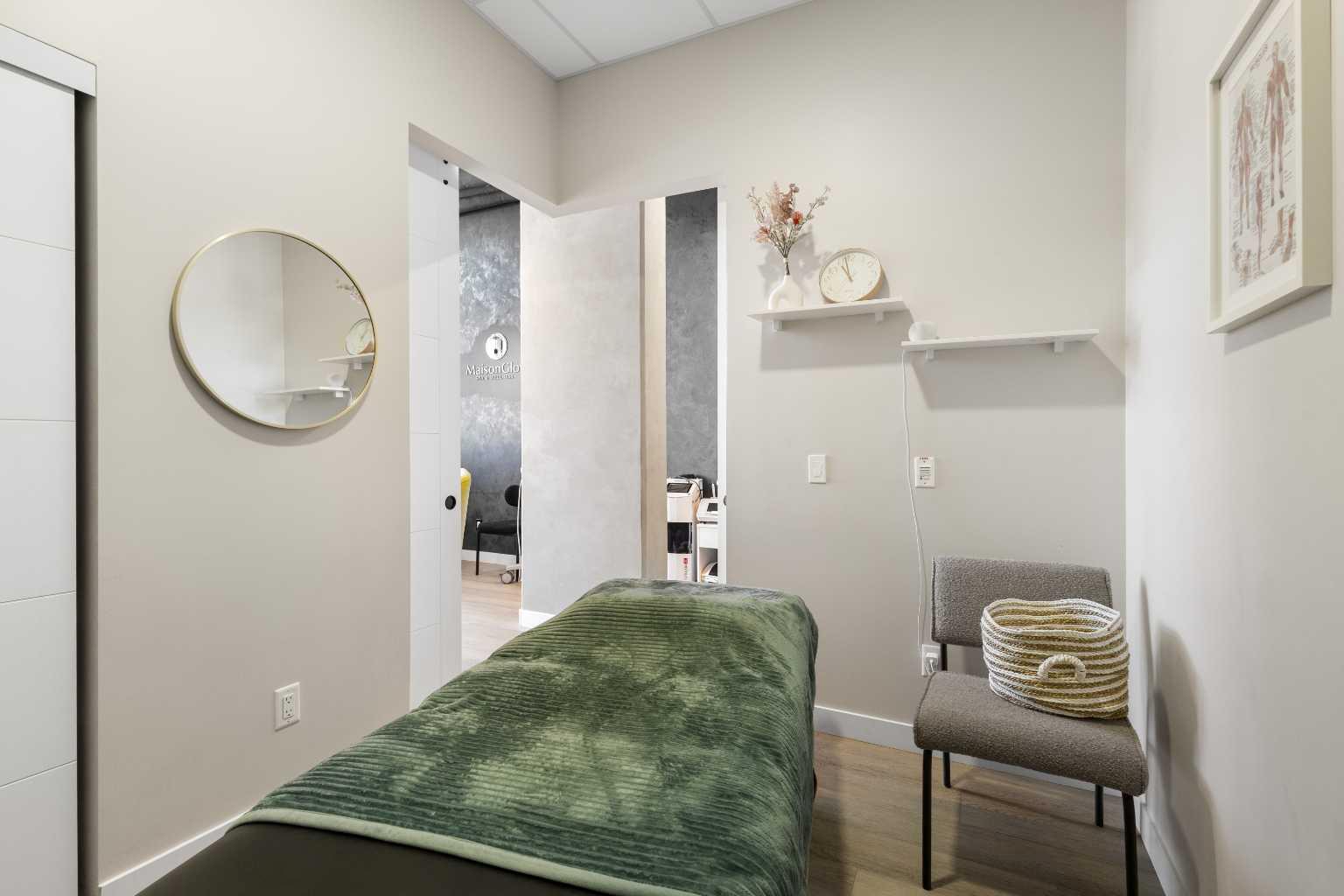 4539 Bowness Road NW