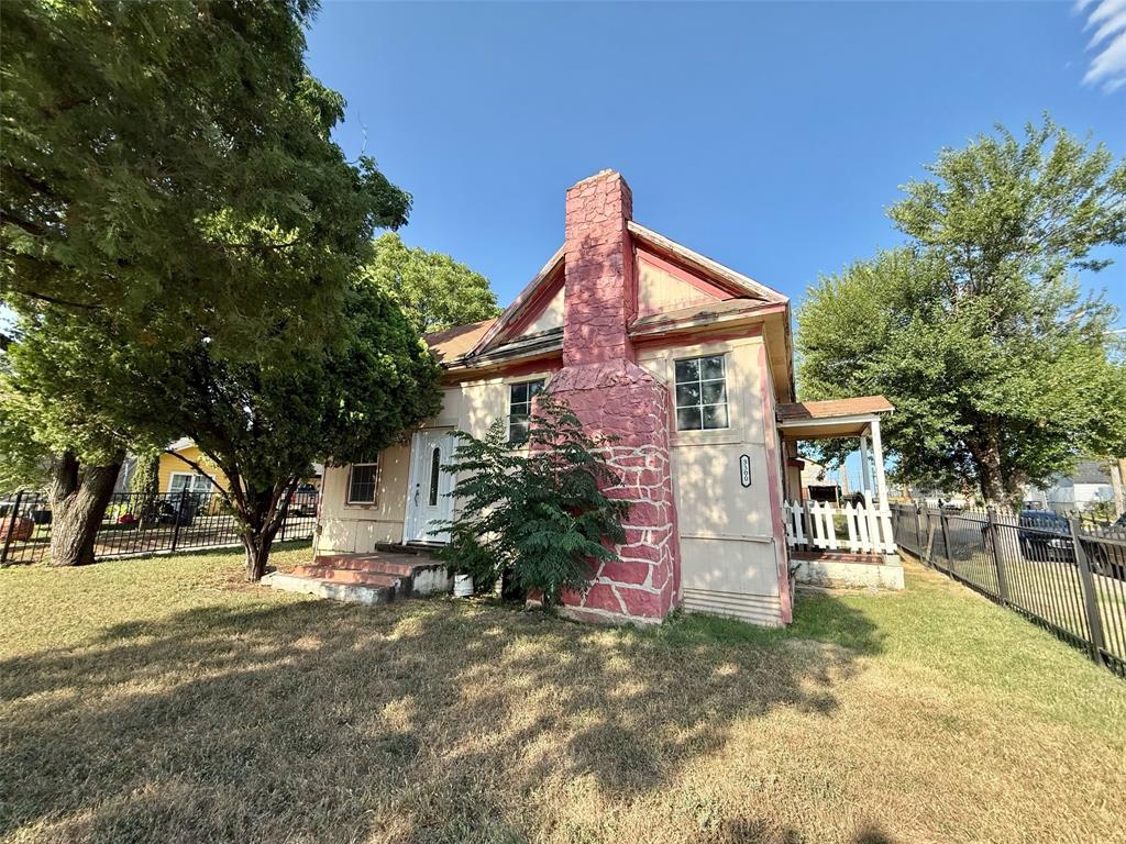 3300 N Pecan Street
