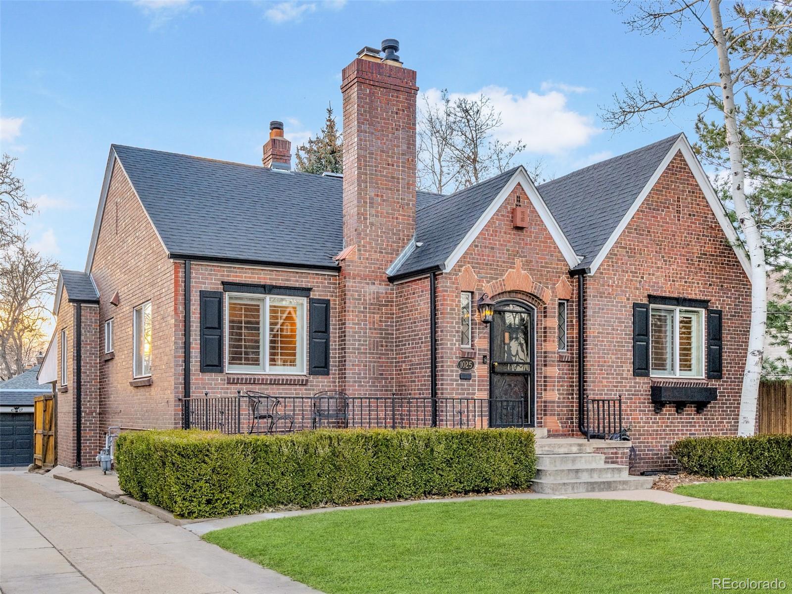 Discover this 3-bedroom, 2-bath Bonnie Brae gem! This inviting home seamlessly combines architectural heritage with refined, modern living. Just a short stroll to the shops and restaurants on South Gaylord, Wash Park, and the legendary Bonnie Brae Ice Cream. Centrally located for a short commute to Cherry Creek, Downtown, and the Tech Center.