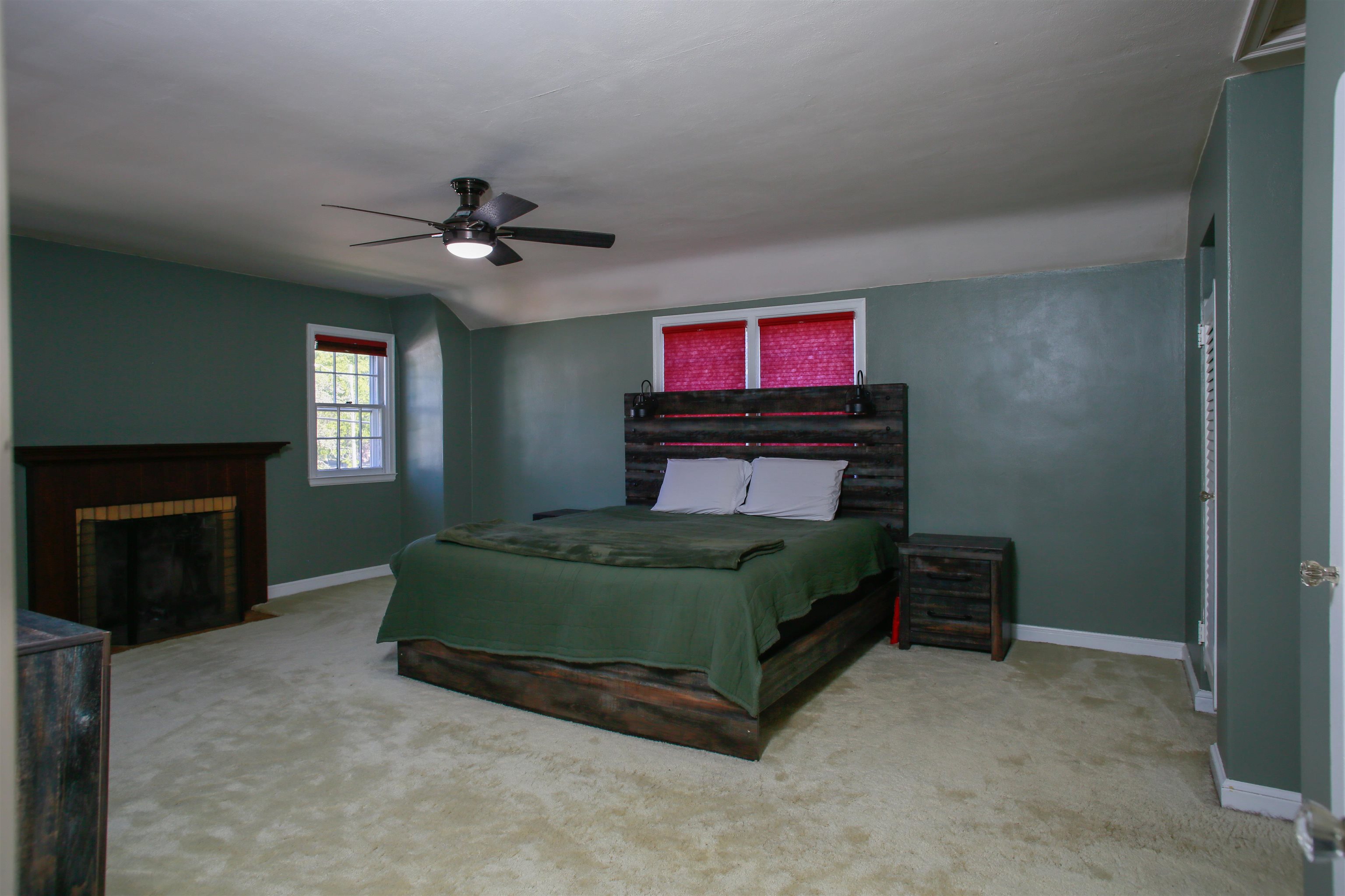 1325 W Lincoln