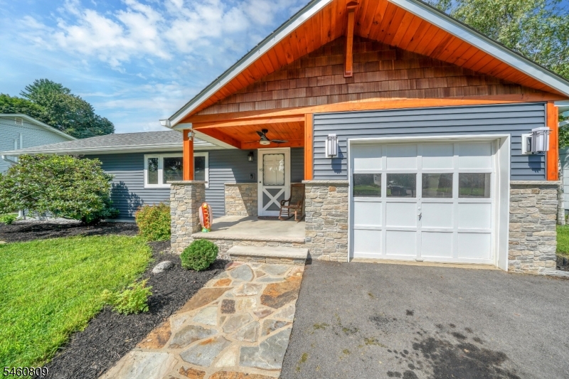 113 Carol Dr, Hackettstown NJ