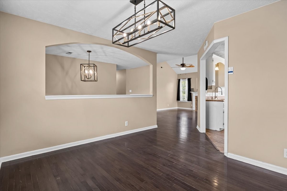 1613 Broad Cir