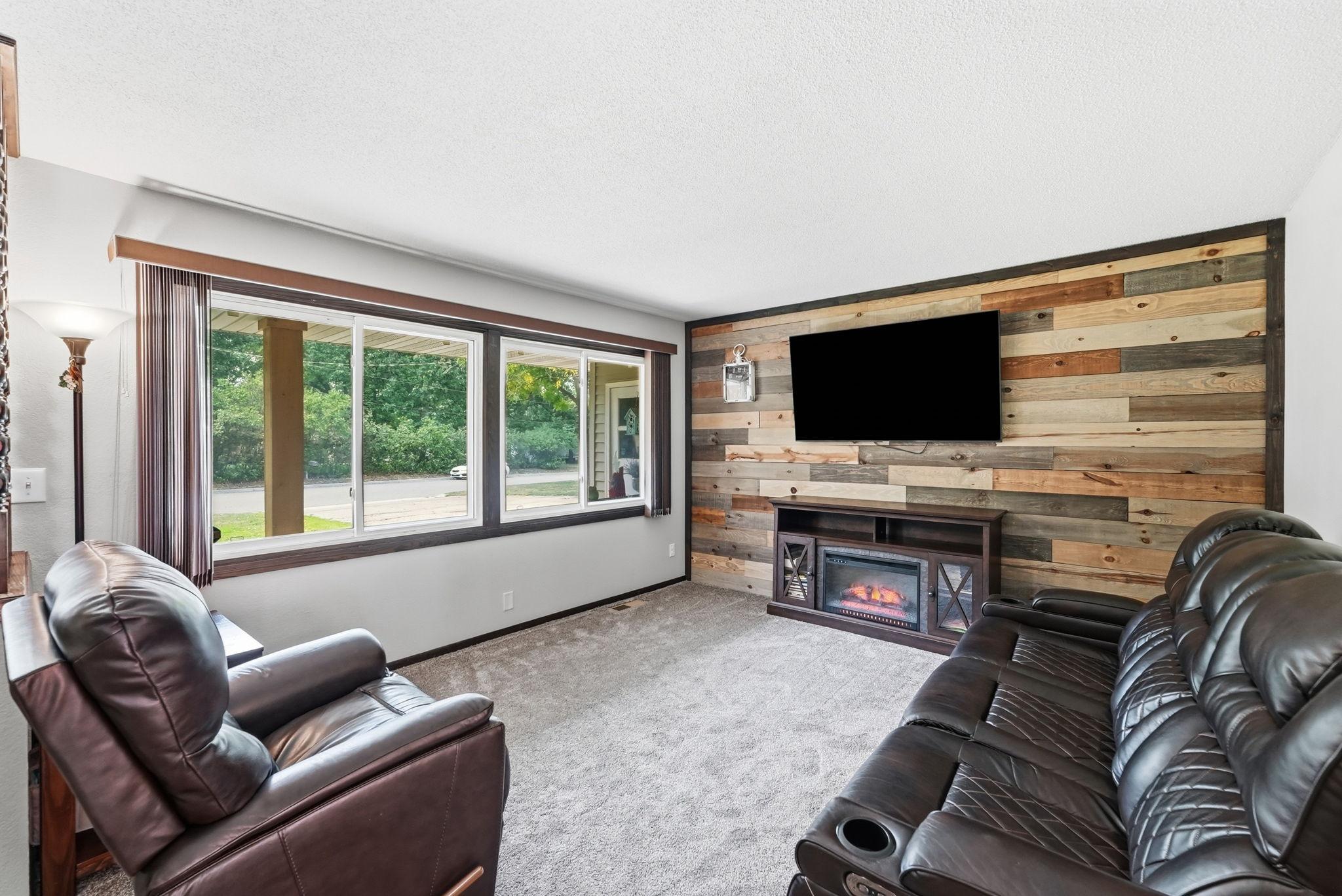 214 Highview Drive W
