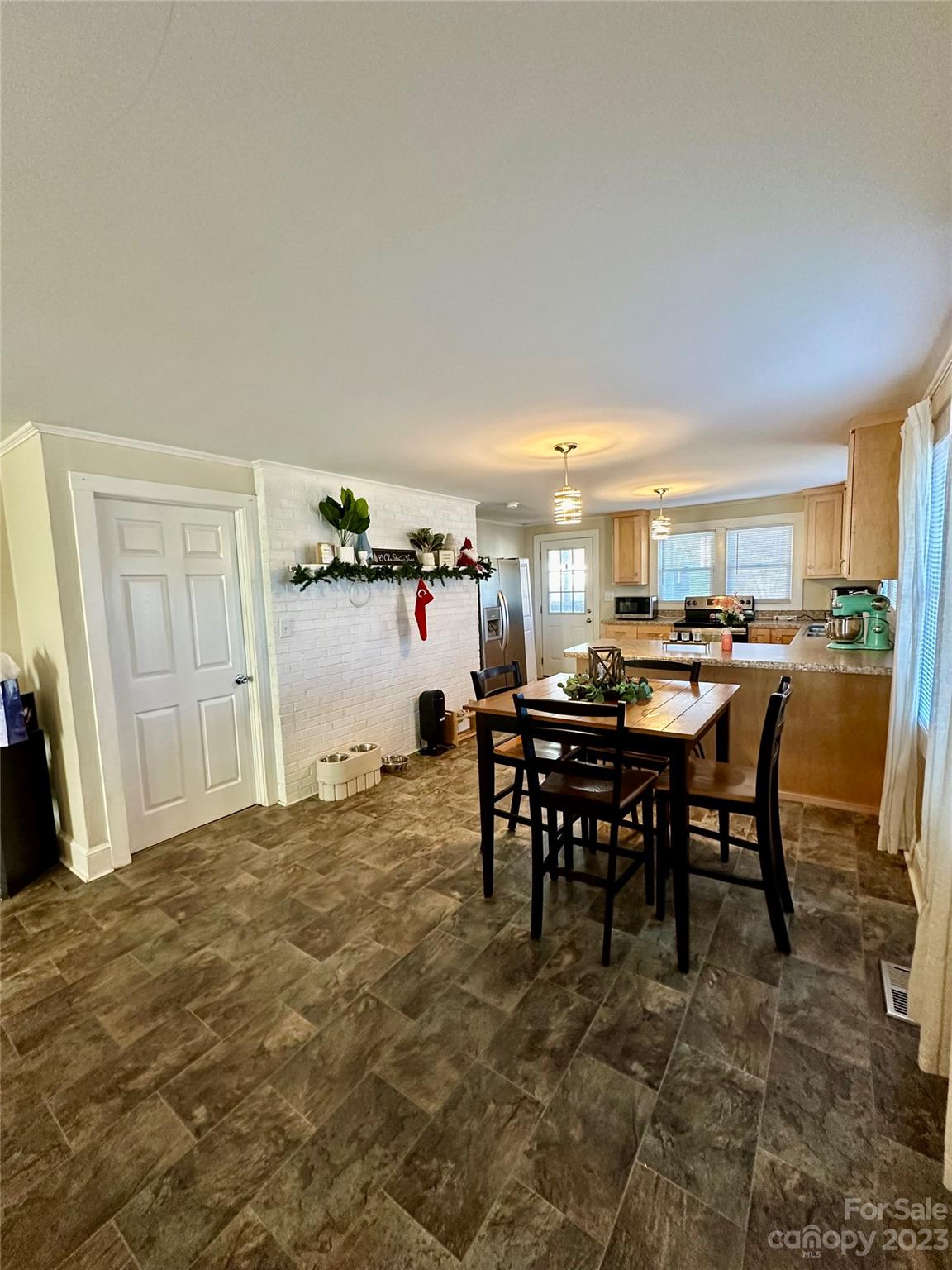 2736 Fairwood Drive