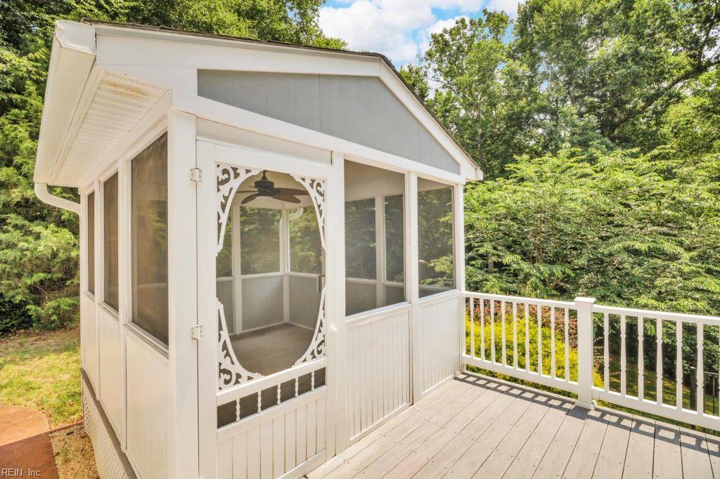 105 Londonderry Lane