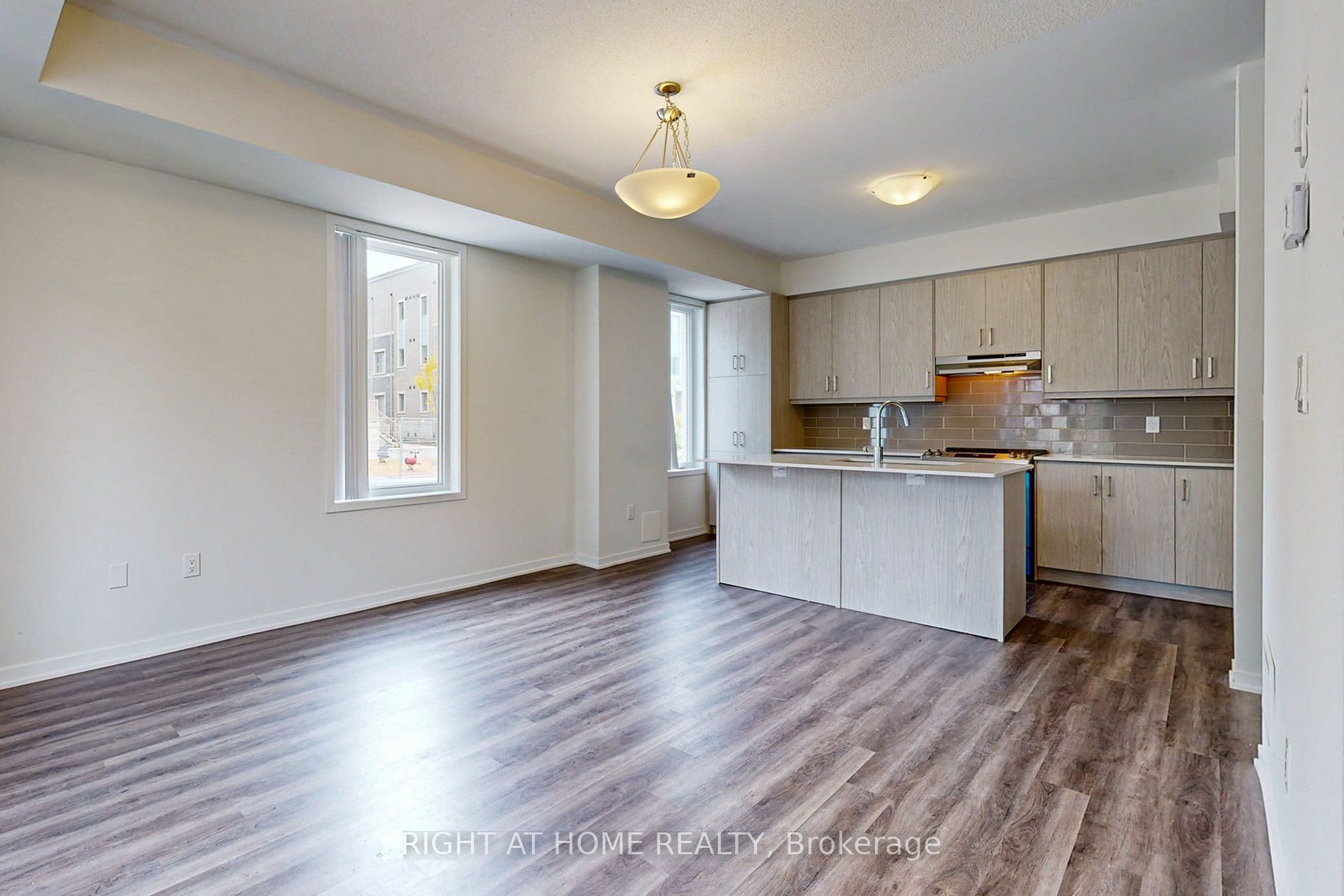 11 Almond Blossom Mews TH127