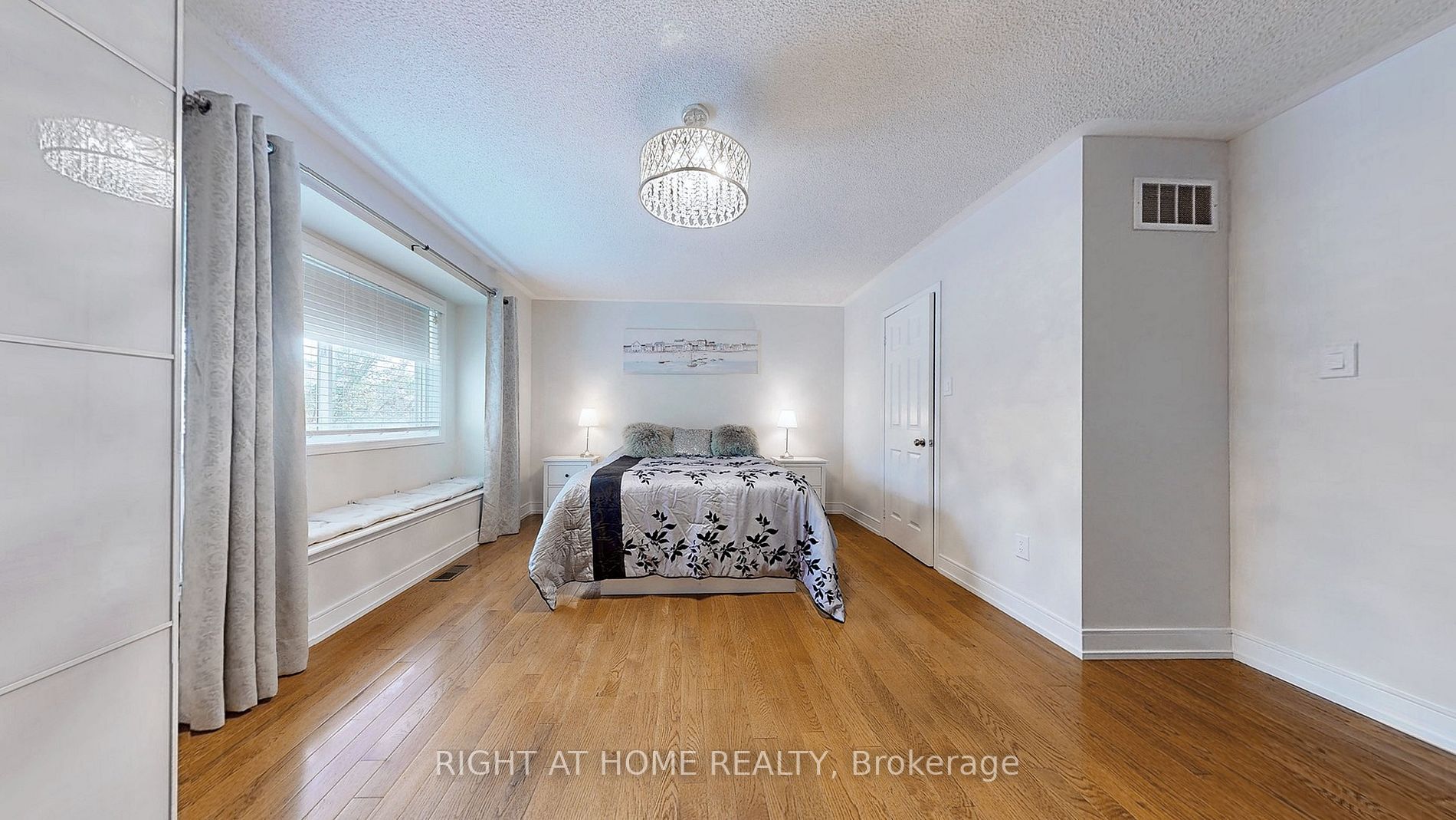 1348 Ashwood Terr