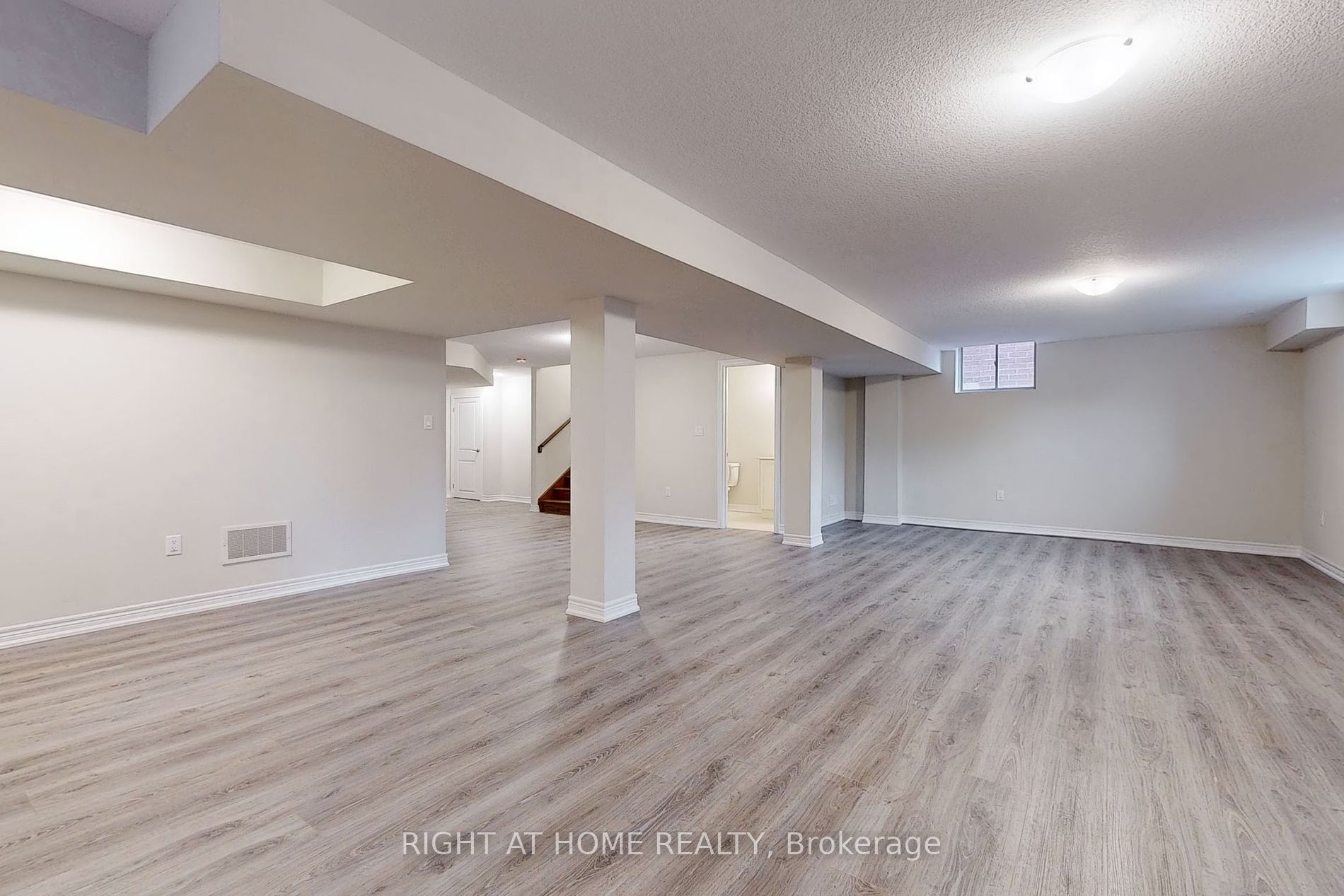 91 Starfire Cres