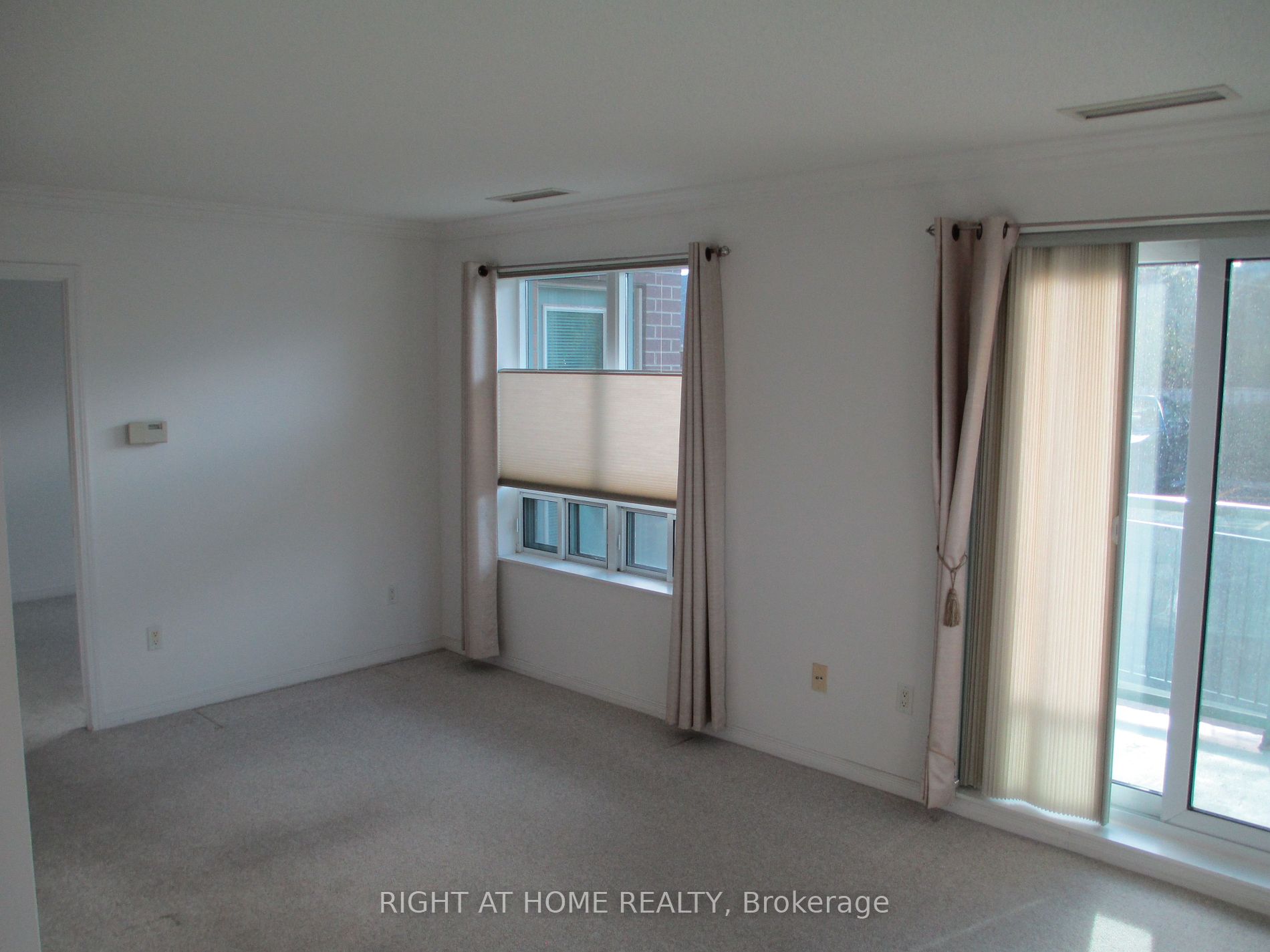 25 Via Rosdale Way 105