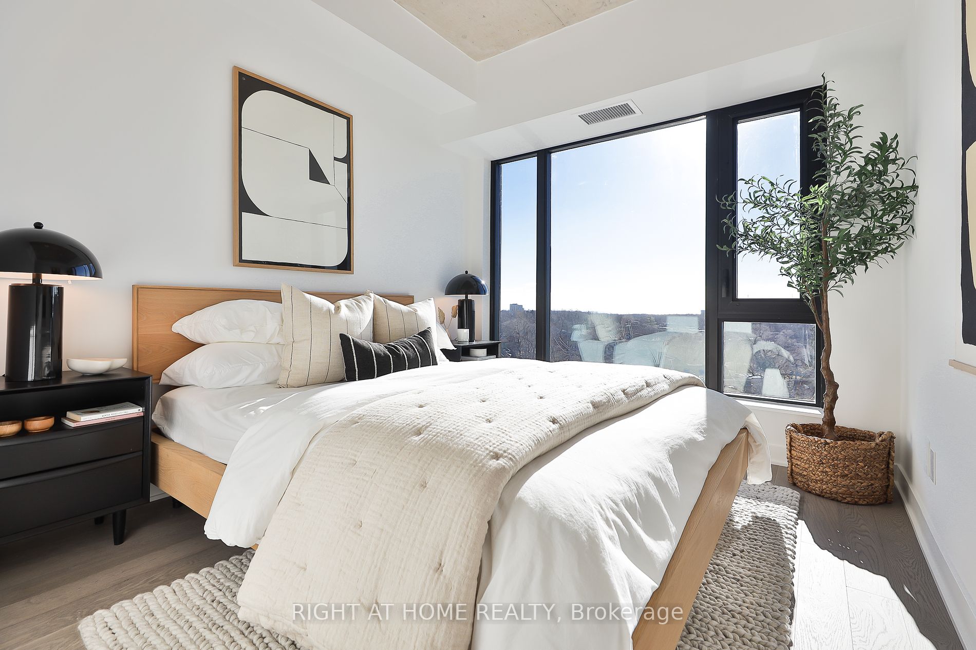 2720 W Dundas St 620