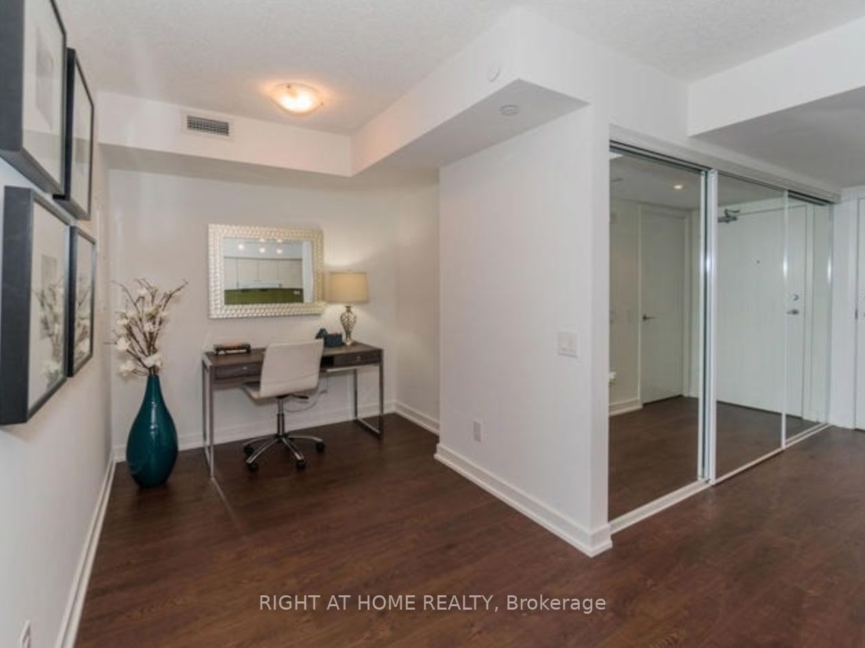 72 Esther Shiner Blvd 1009