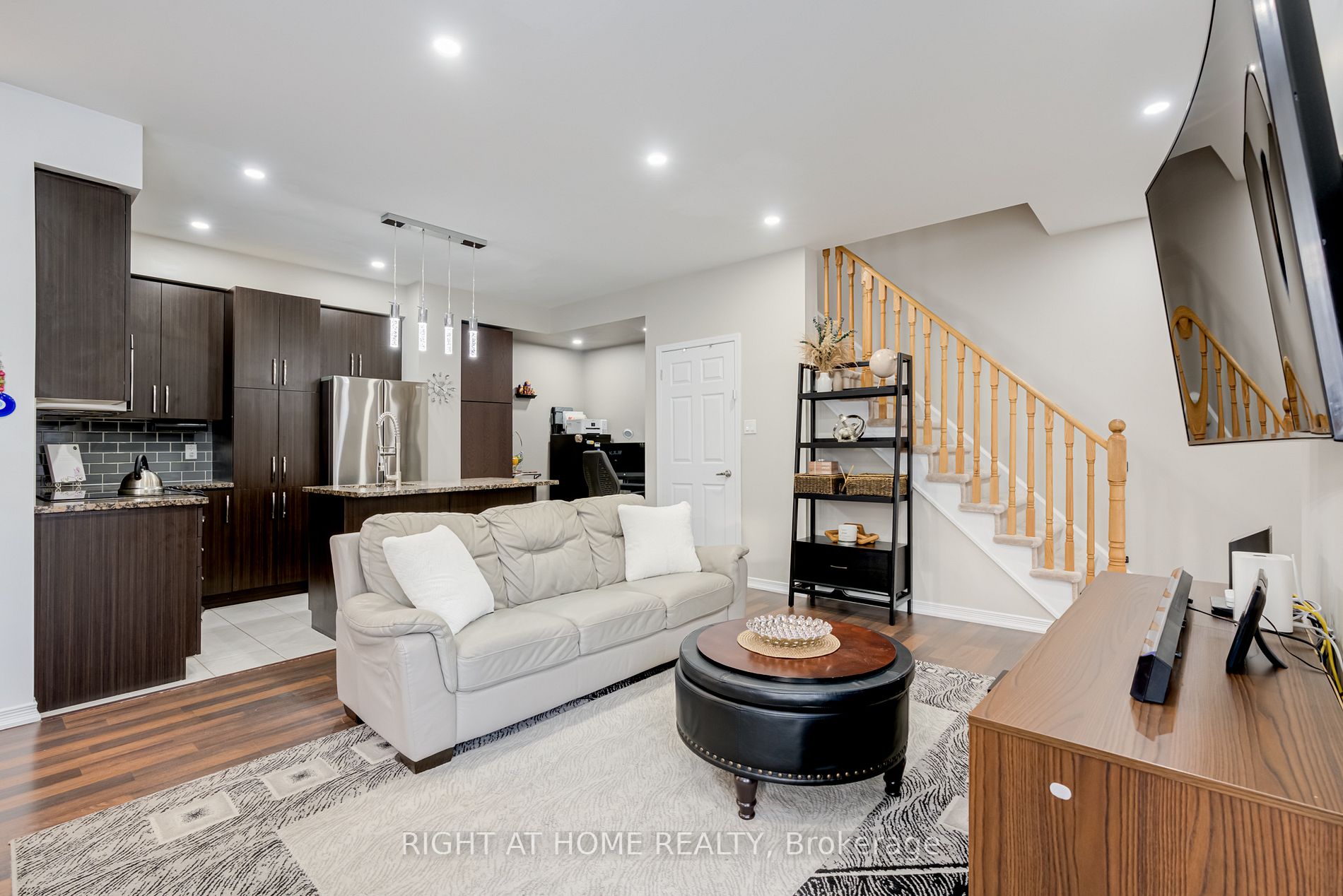 29 Coneflower Cres 50