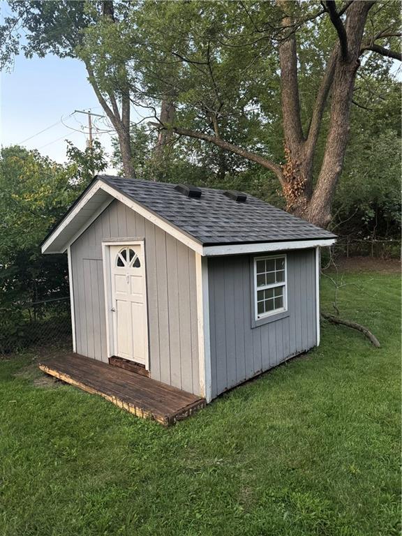 824 SW Pleasant Drive