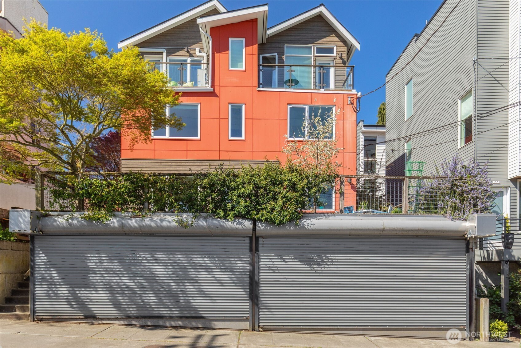 1529 Grandview Place E