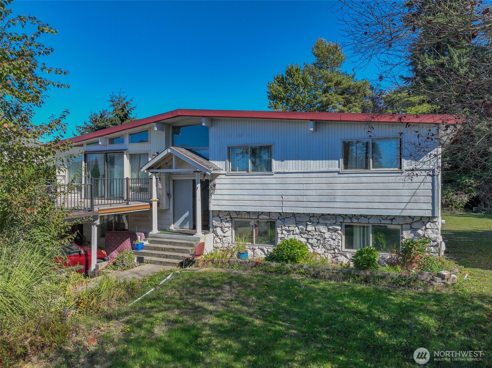 Spacious and versatile 6-bedroom, 2.5-bath split-level home in Des Moines' desirable Woodmont area. Built in 1965, the home offers 3,120 square feet on a generously sized lot. Featuring multiple living areas, two kitchens, and a daylight lower level with a recreation room, this home provides flexible space for a variety of living arrangements. Enjoy territorial views, ample yard space, an expansive deck, and covered parking areas. Conveniently located in the Federal Way School District.