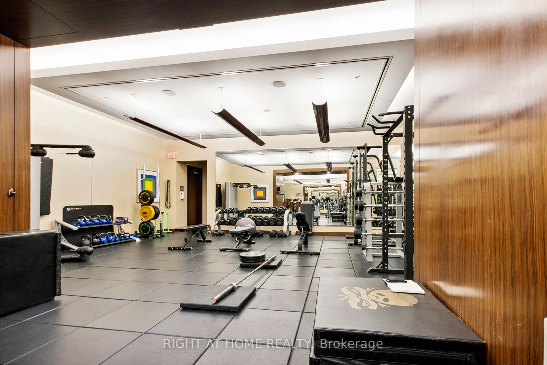 183 W Wellington St 3902