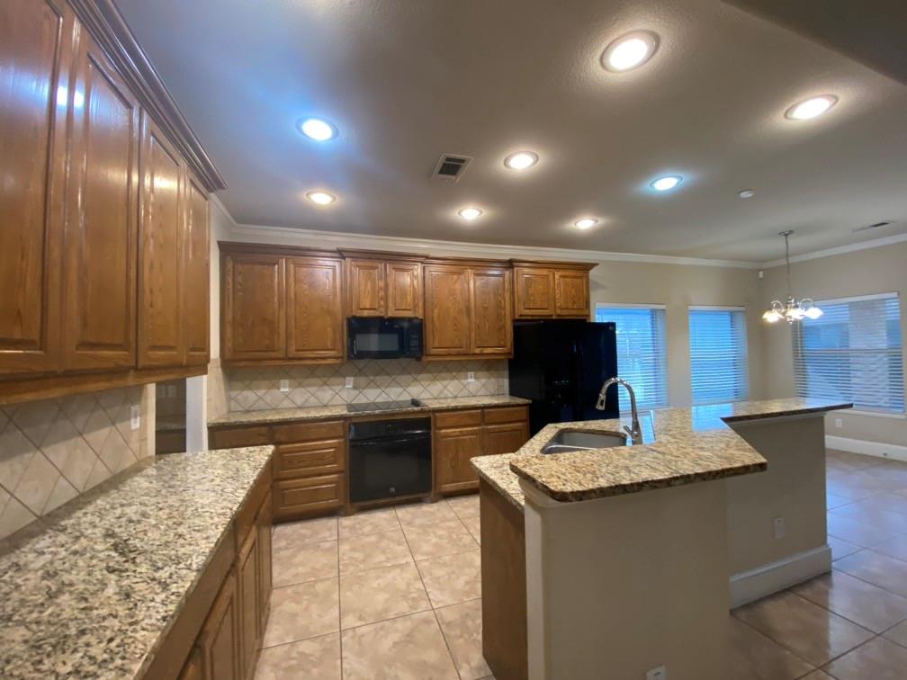 6000 Thistle Way