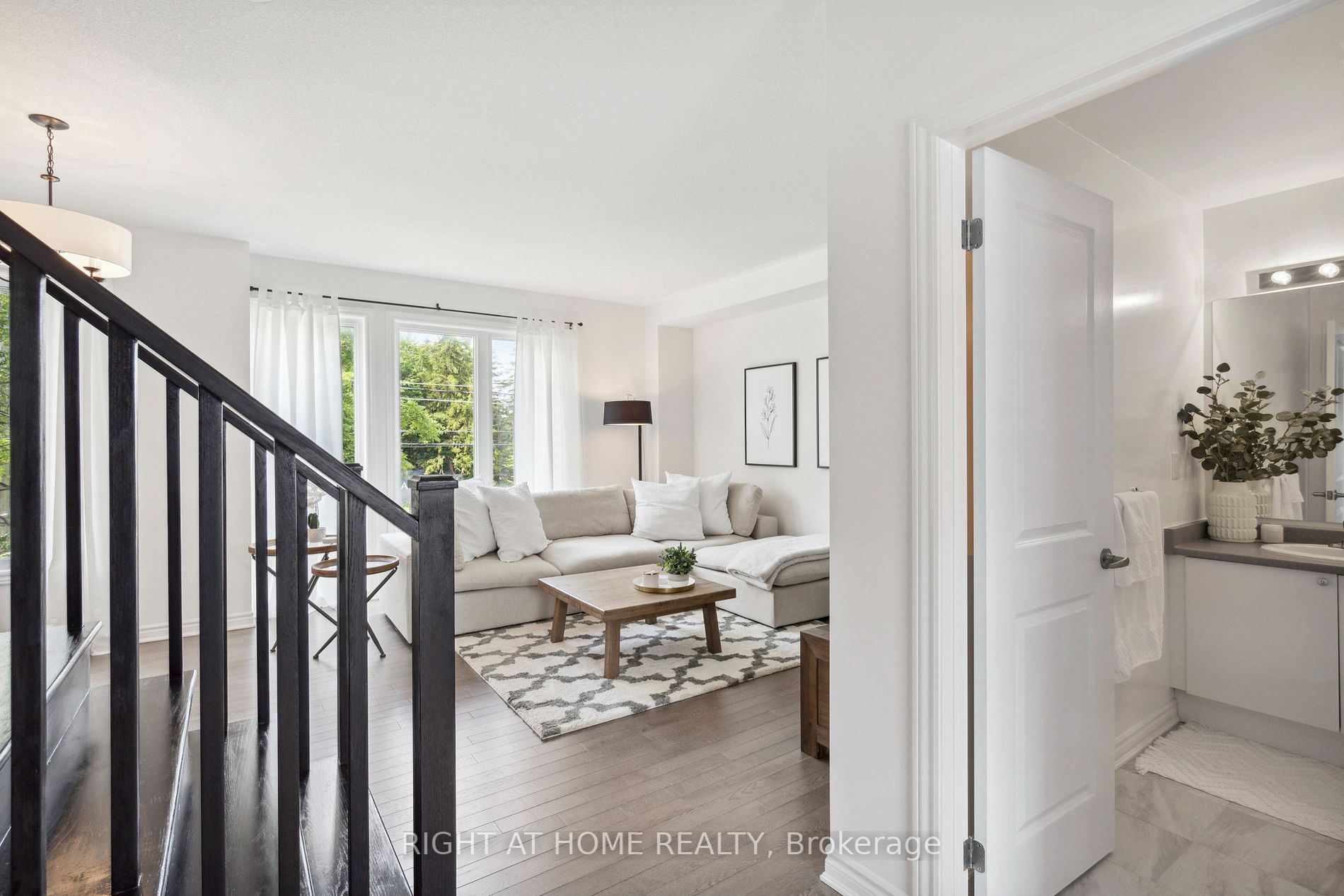 2495 Littlefield Cres