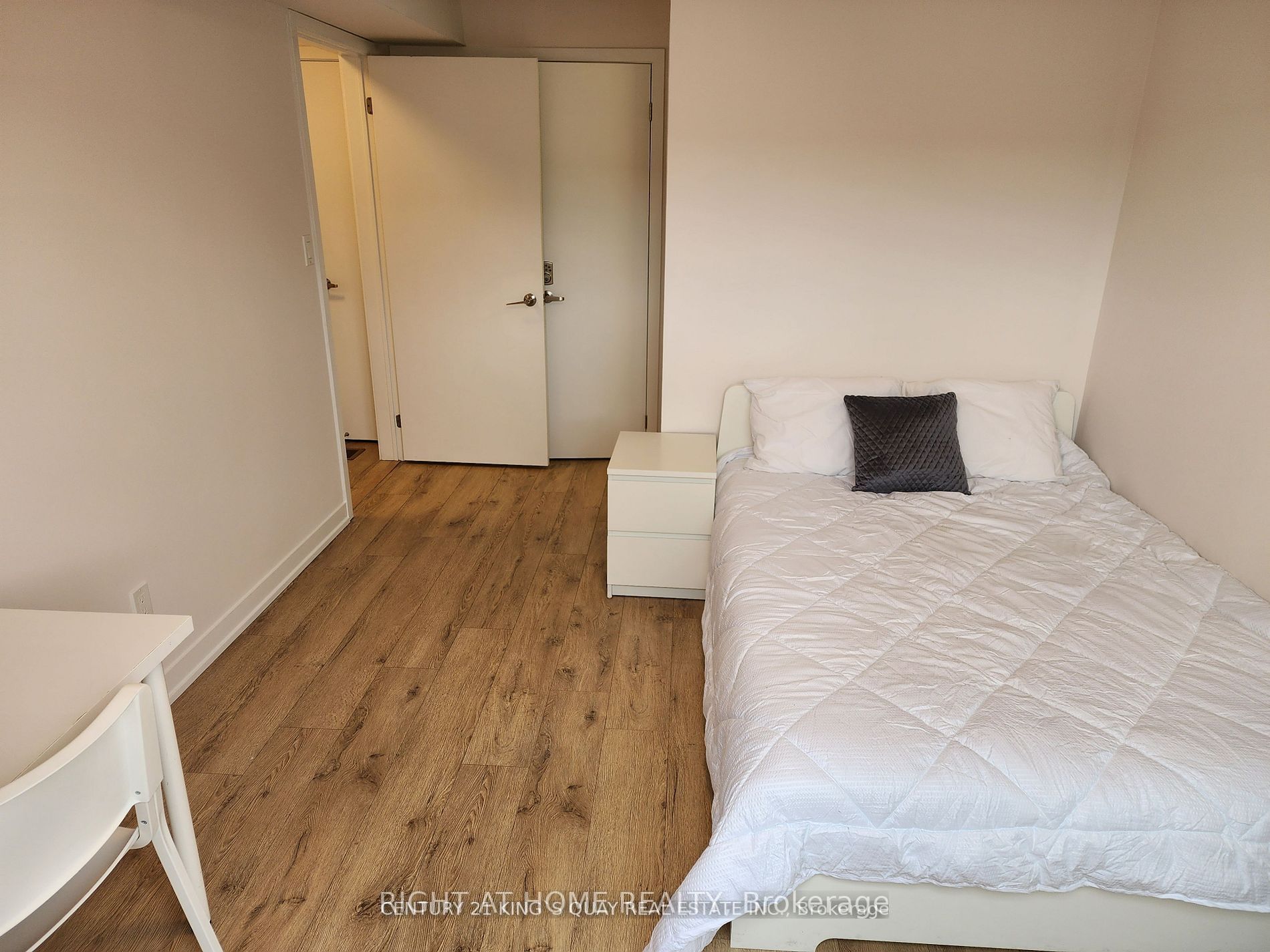 1740 N Simcoe St 42