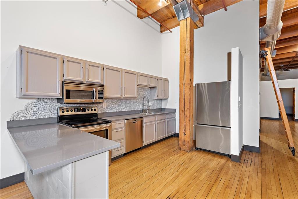 306 W 7th Street 101