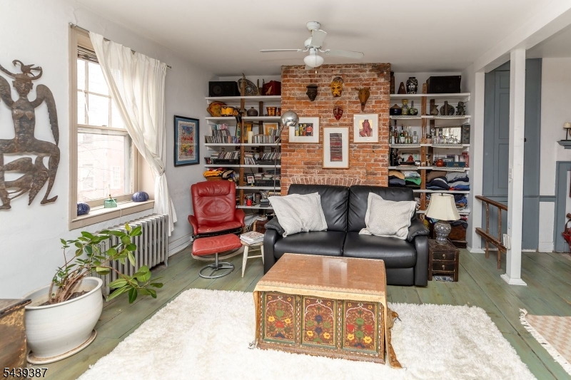 21 N 2nd St