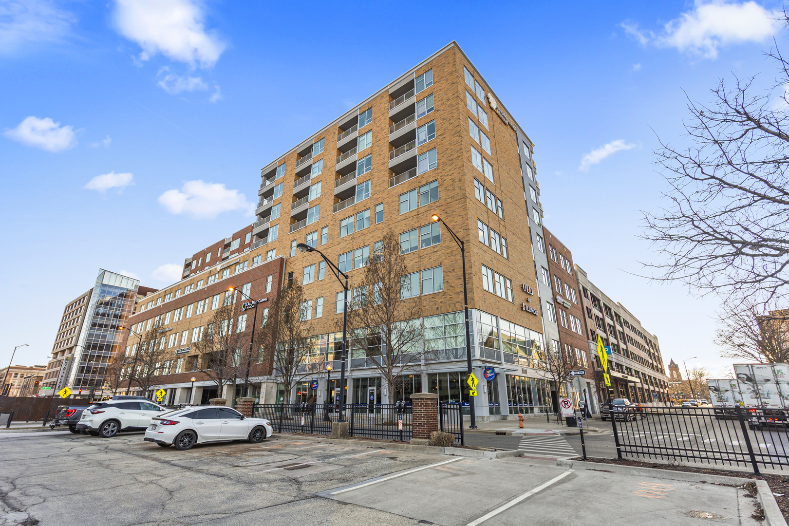 301 N Neil Street 904