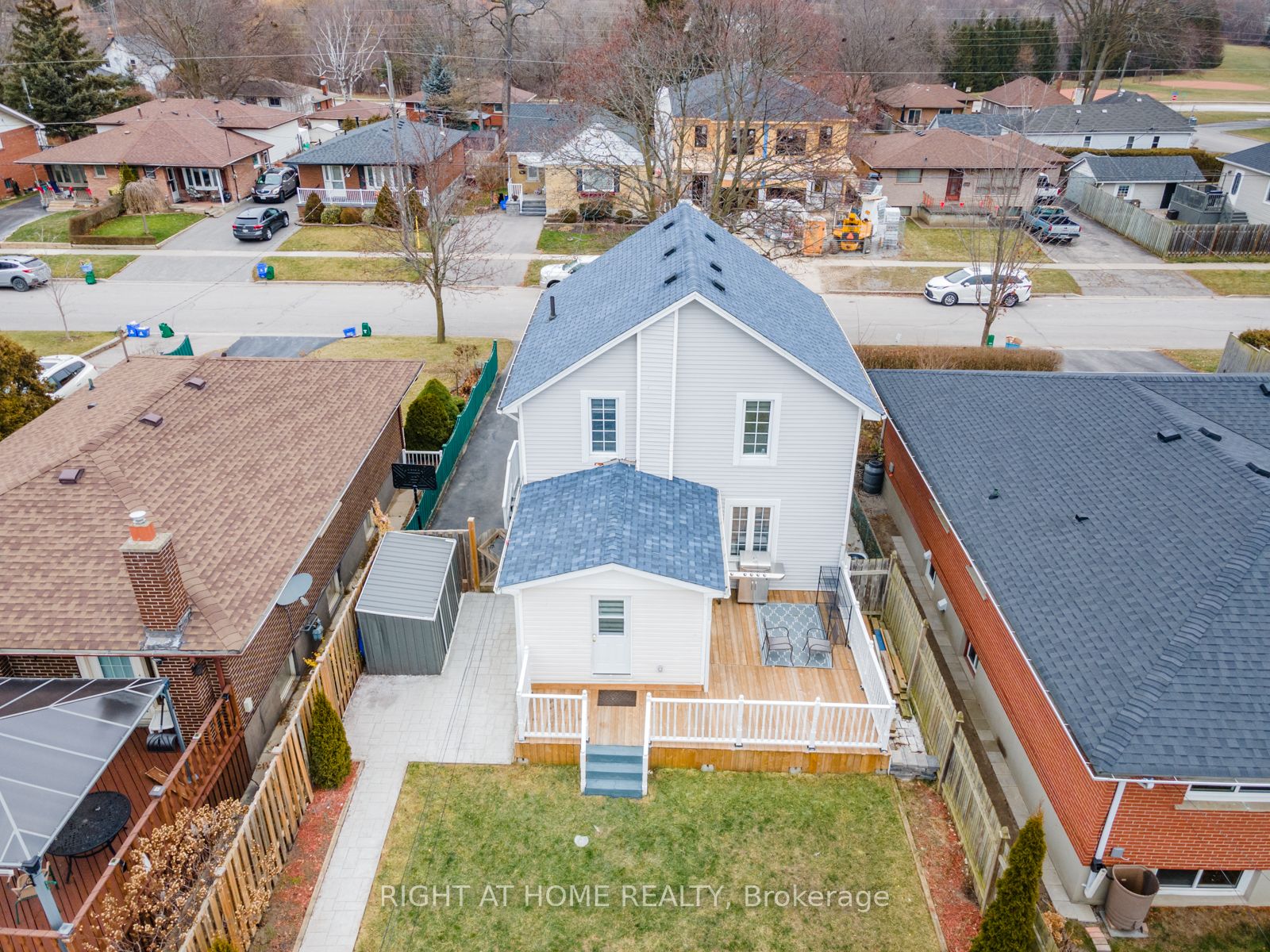 124 Guelph St
