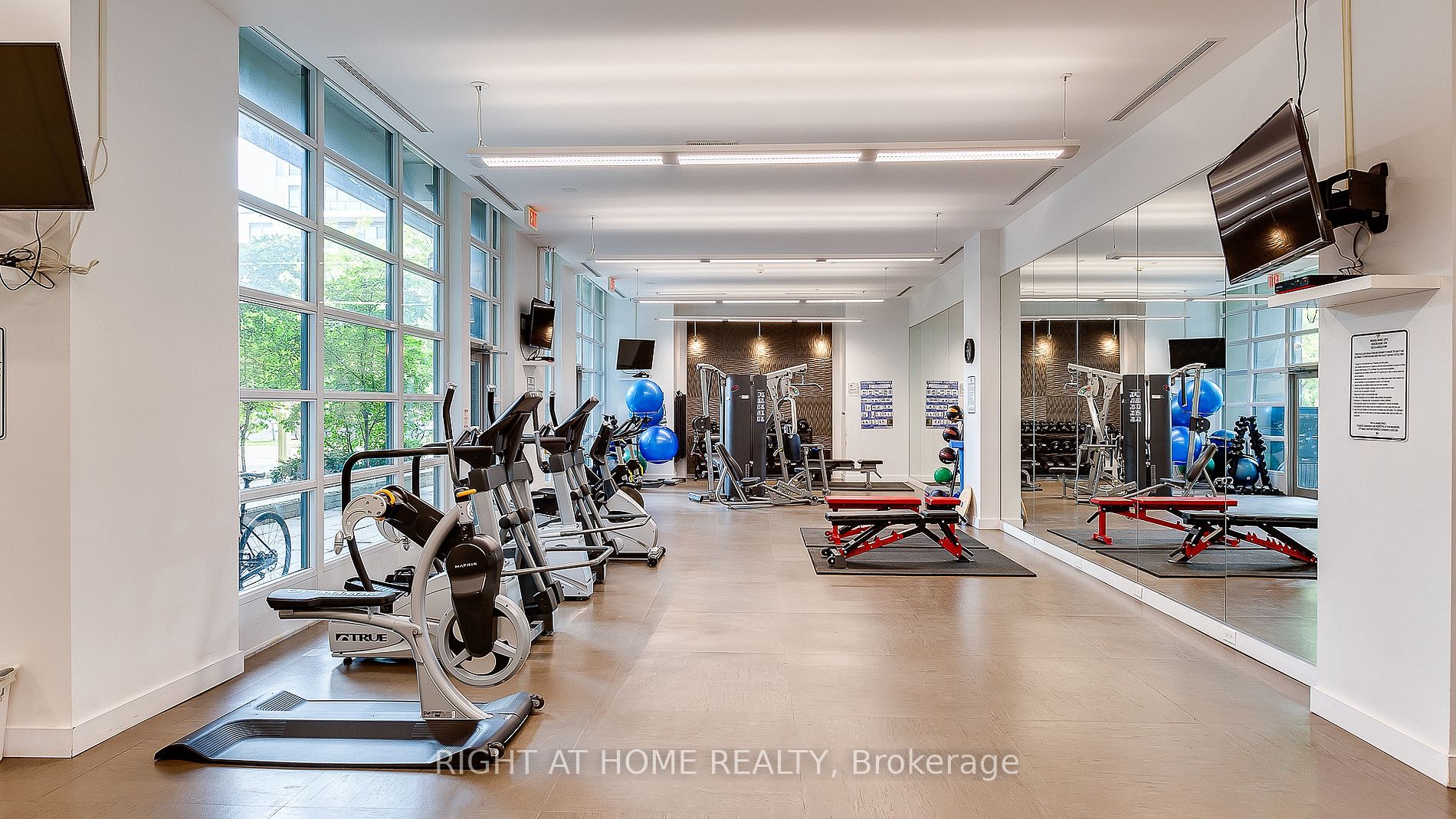 380 Macpherson Ave 314