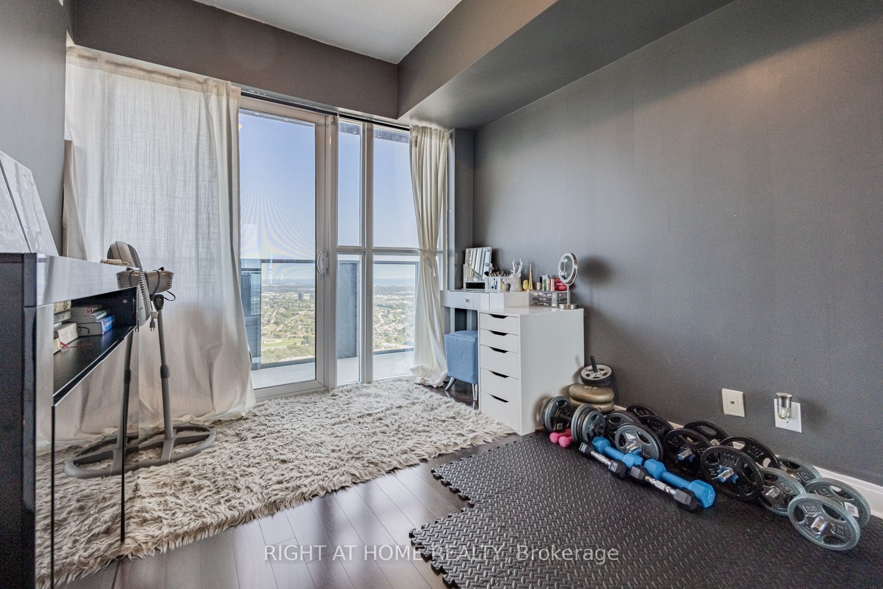 60 Absolute Ave 5208