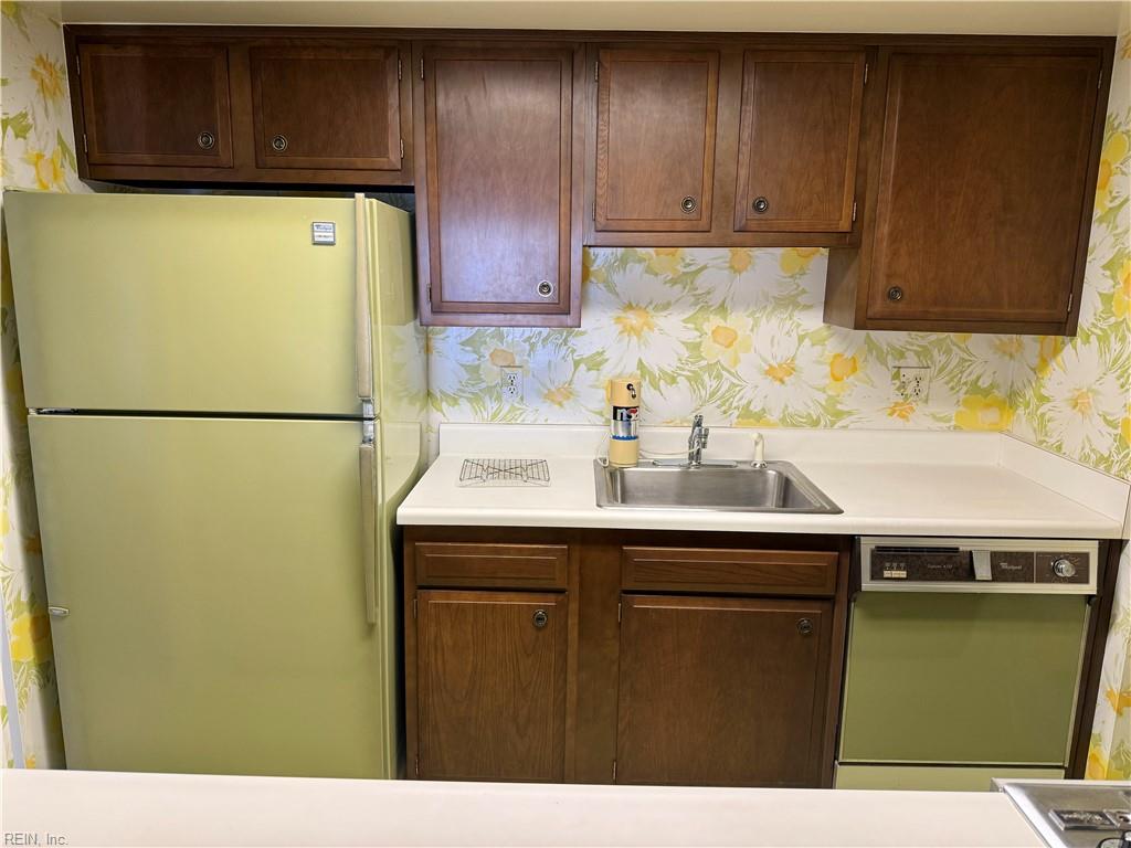 2830 Shore Drive 606